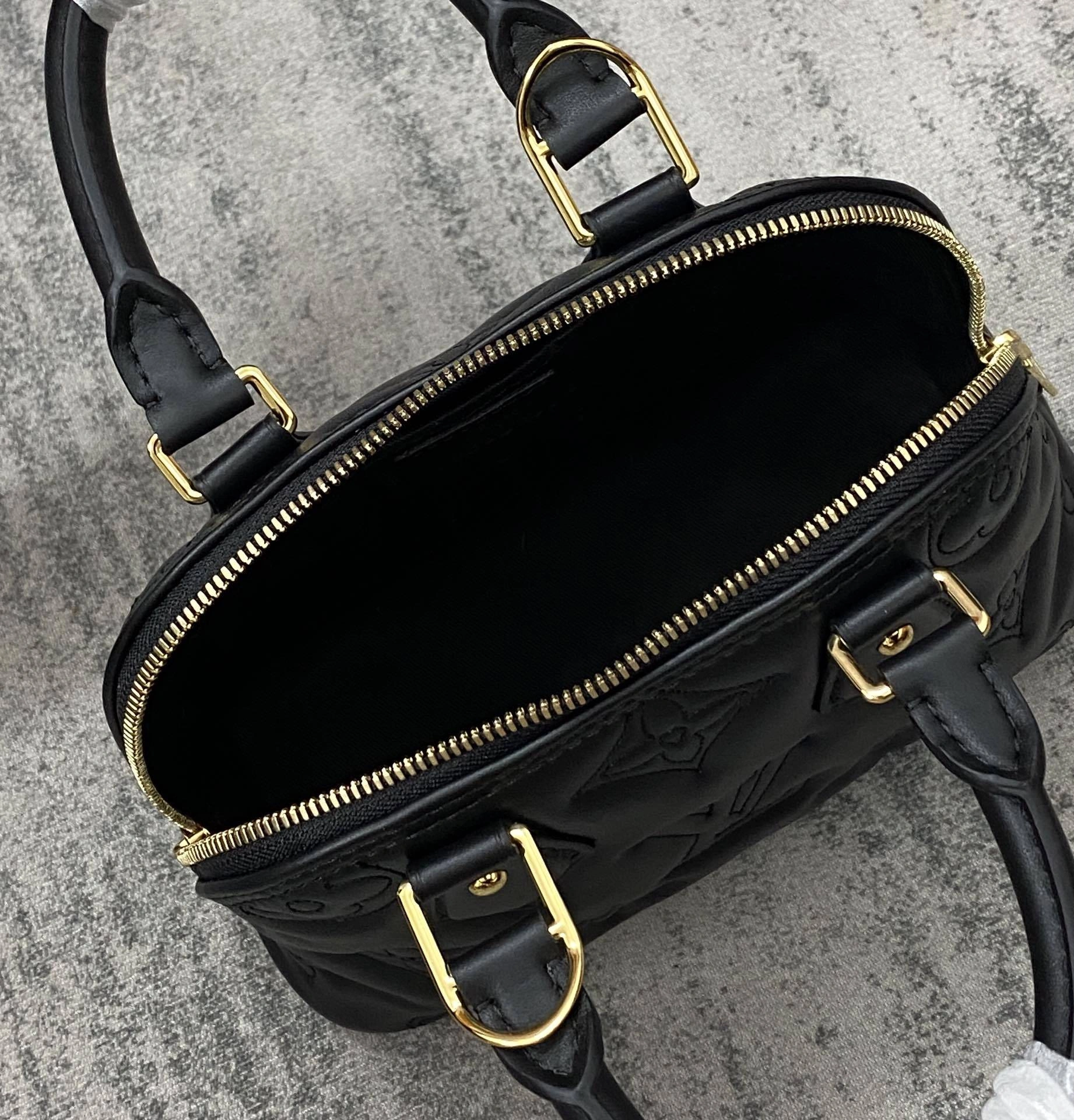 MOMO-- M59793 item：C-B808E3117R