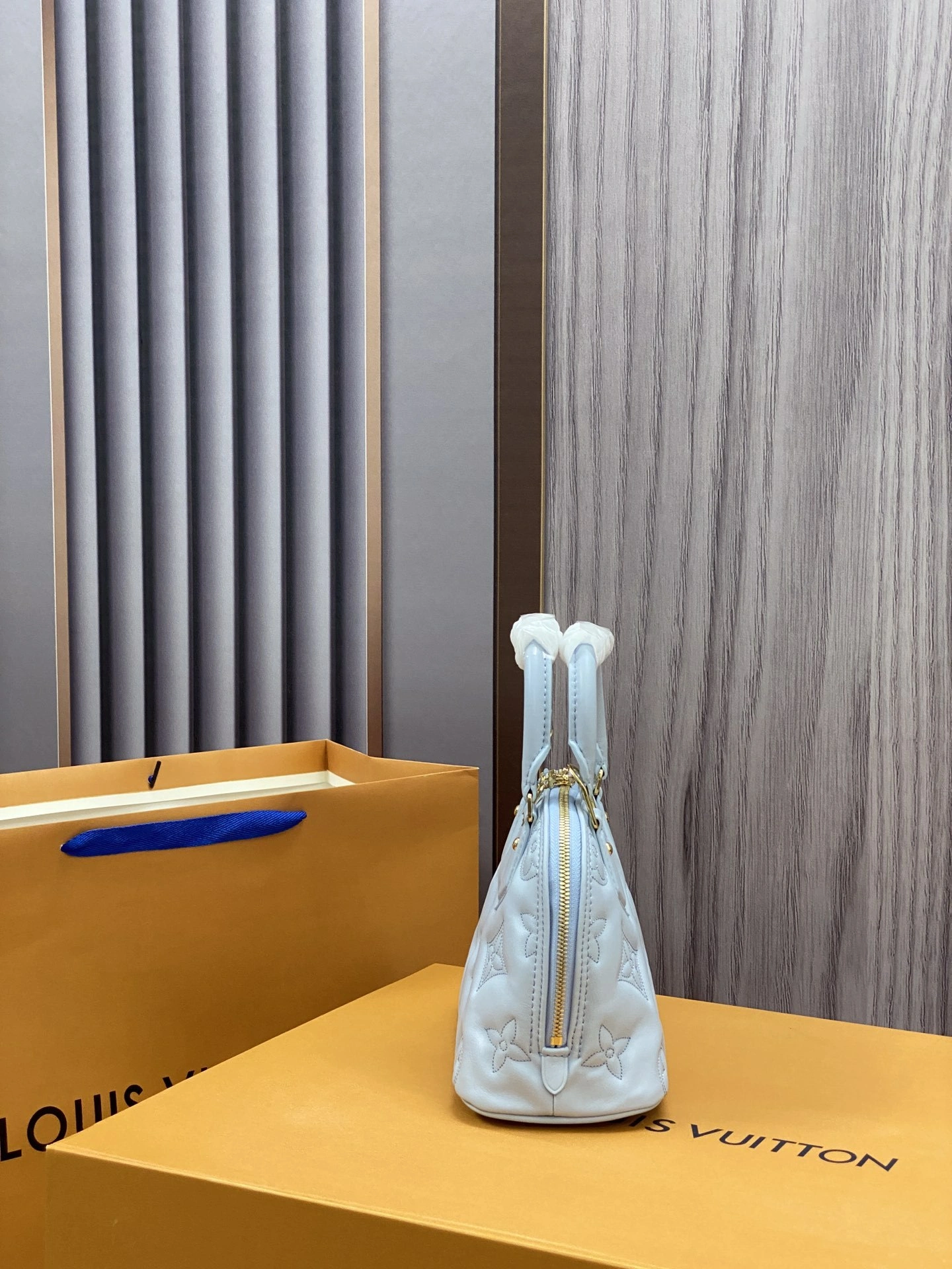 MOMO-- M59822 item：C-B808E3118R