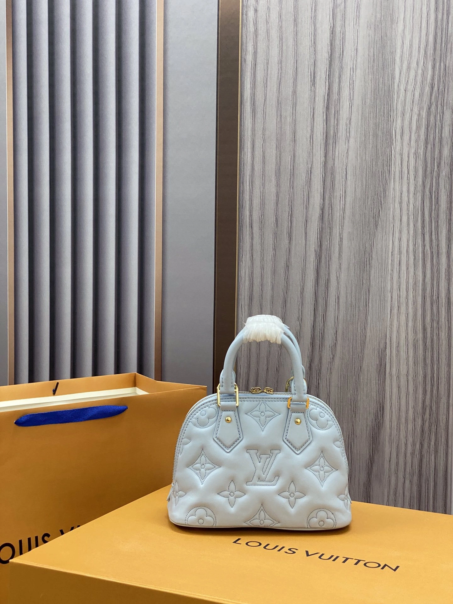 MOMO-- M59822 item：C-B808E3118R