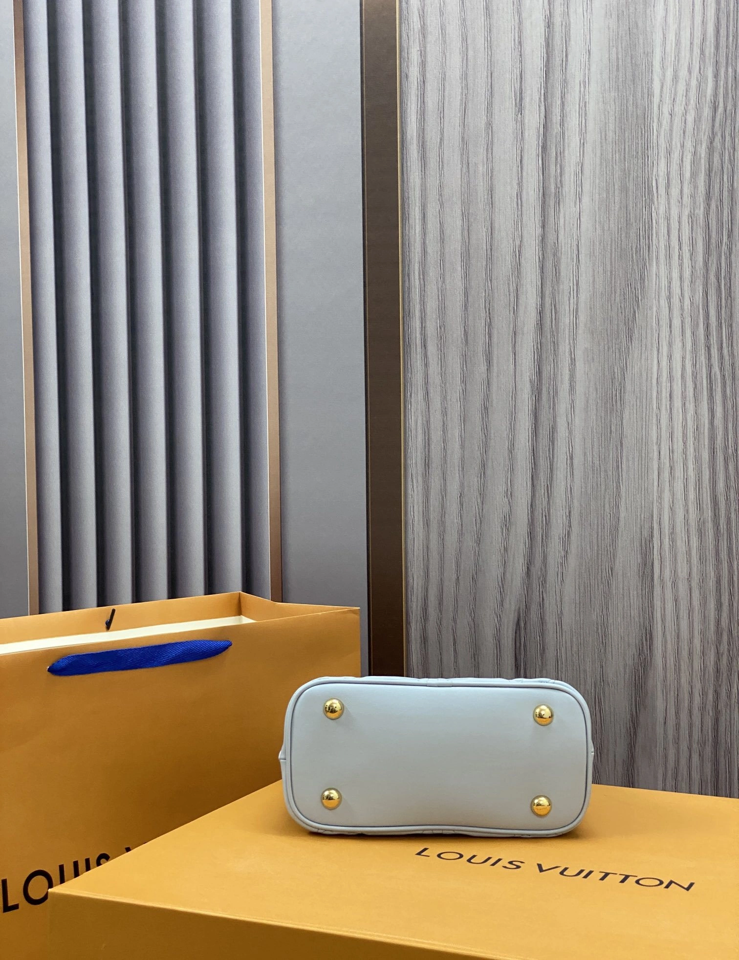 MOMO-- M59822 item：C-B808E3118R