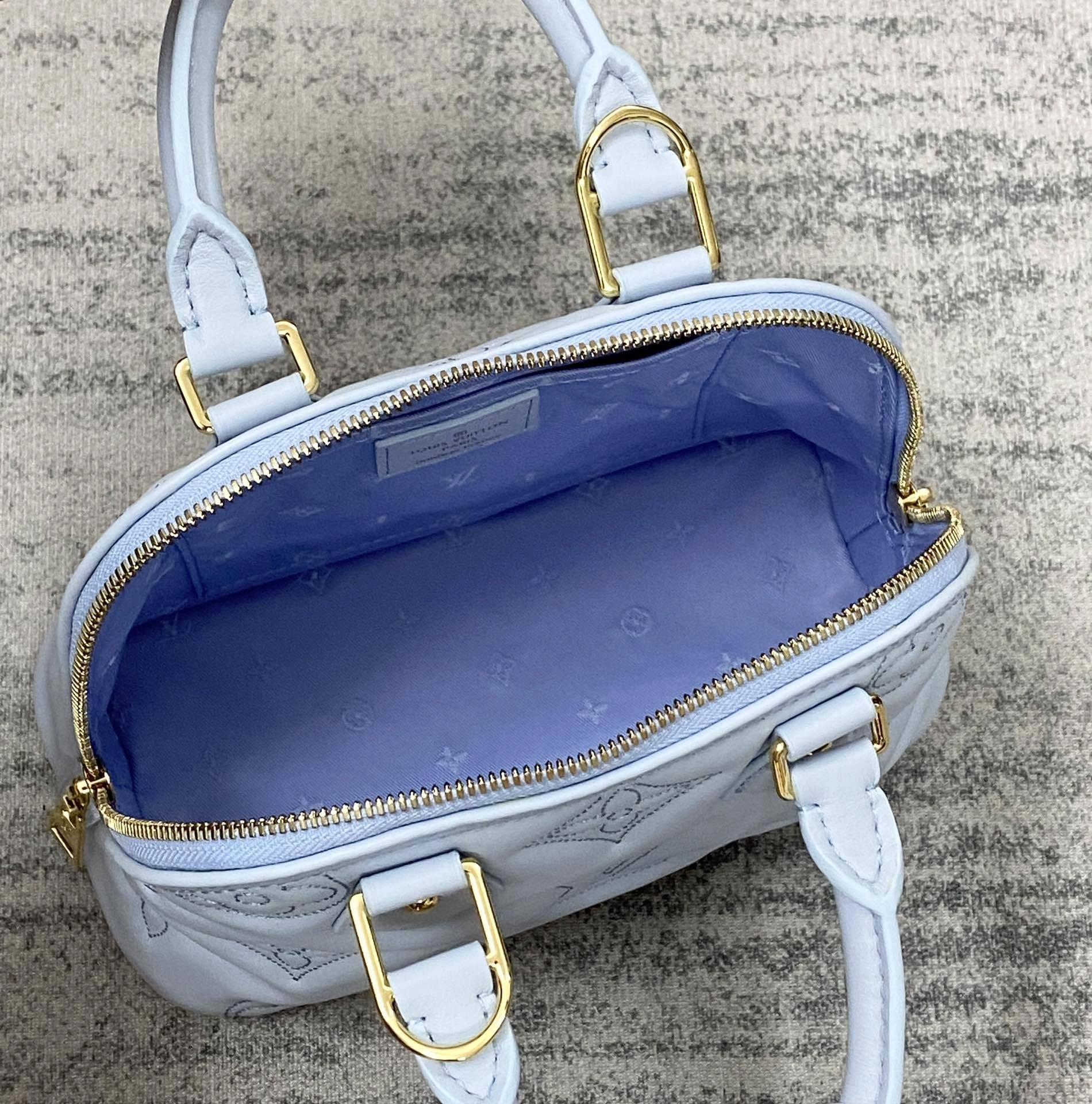 MOMO-- M59822 item：C-B808E3118R