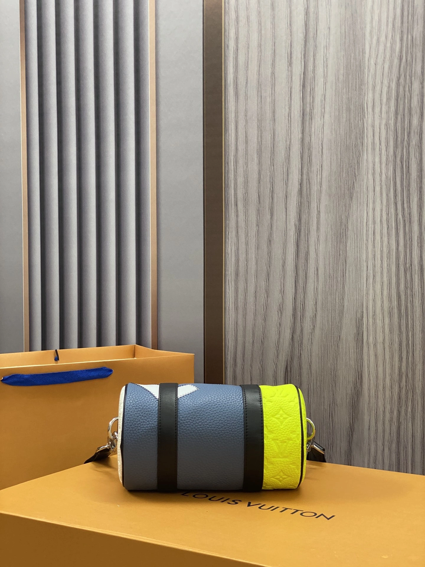 MOMO-- M59927 item：C-B808E3109R