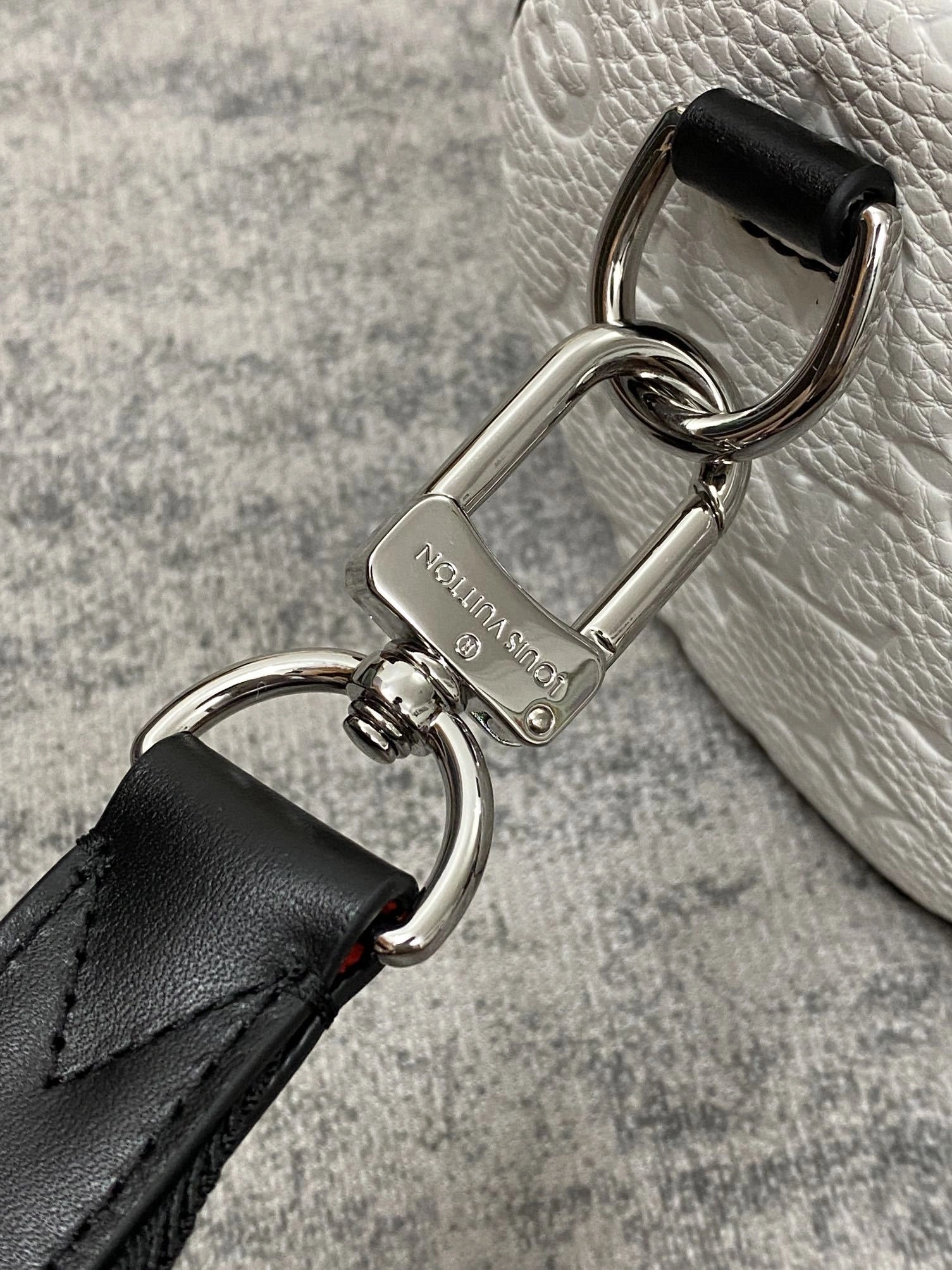 MOMO-- M59927 item：C-B808E3109R