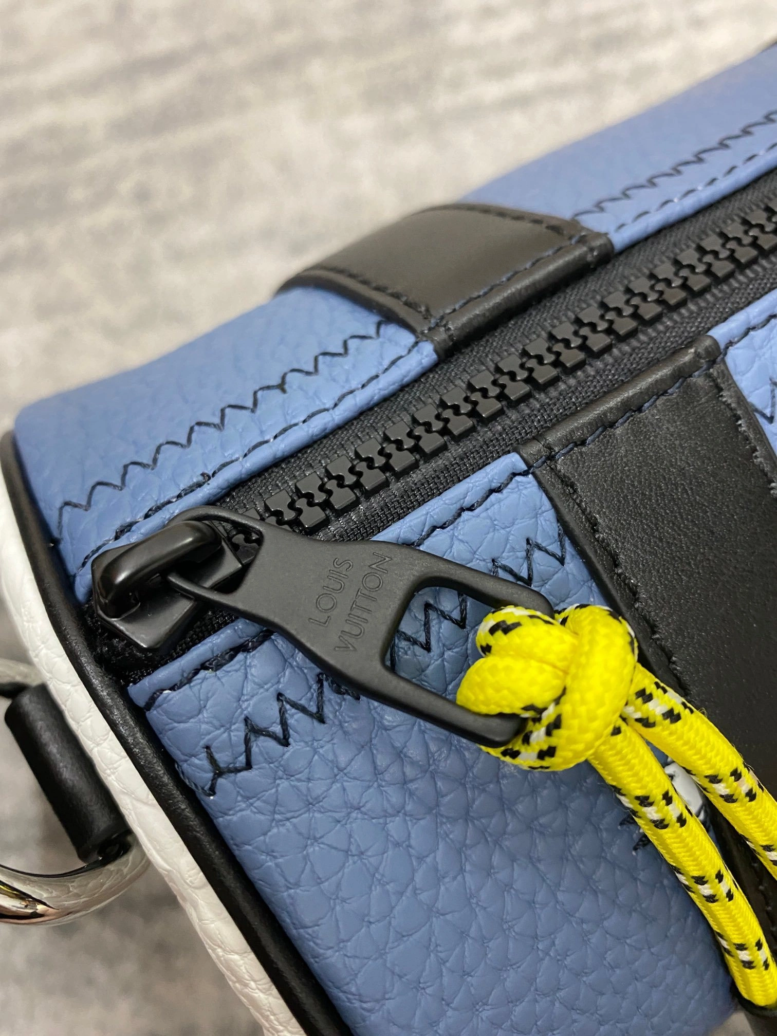 MOMO-- M59927 item：C-B808E3109R