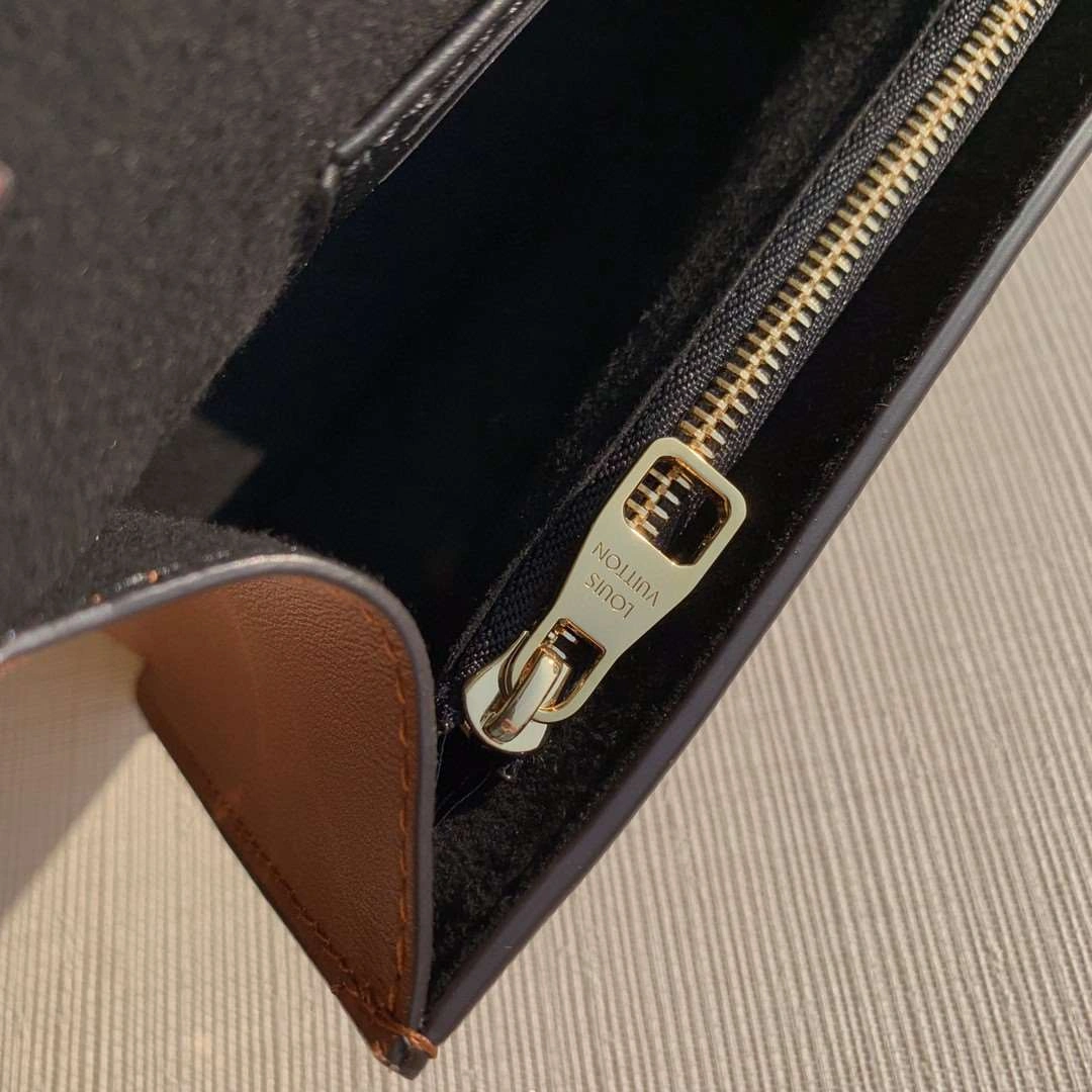 *MOMO-- M68746DAUPHINE item : A-B180G2844