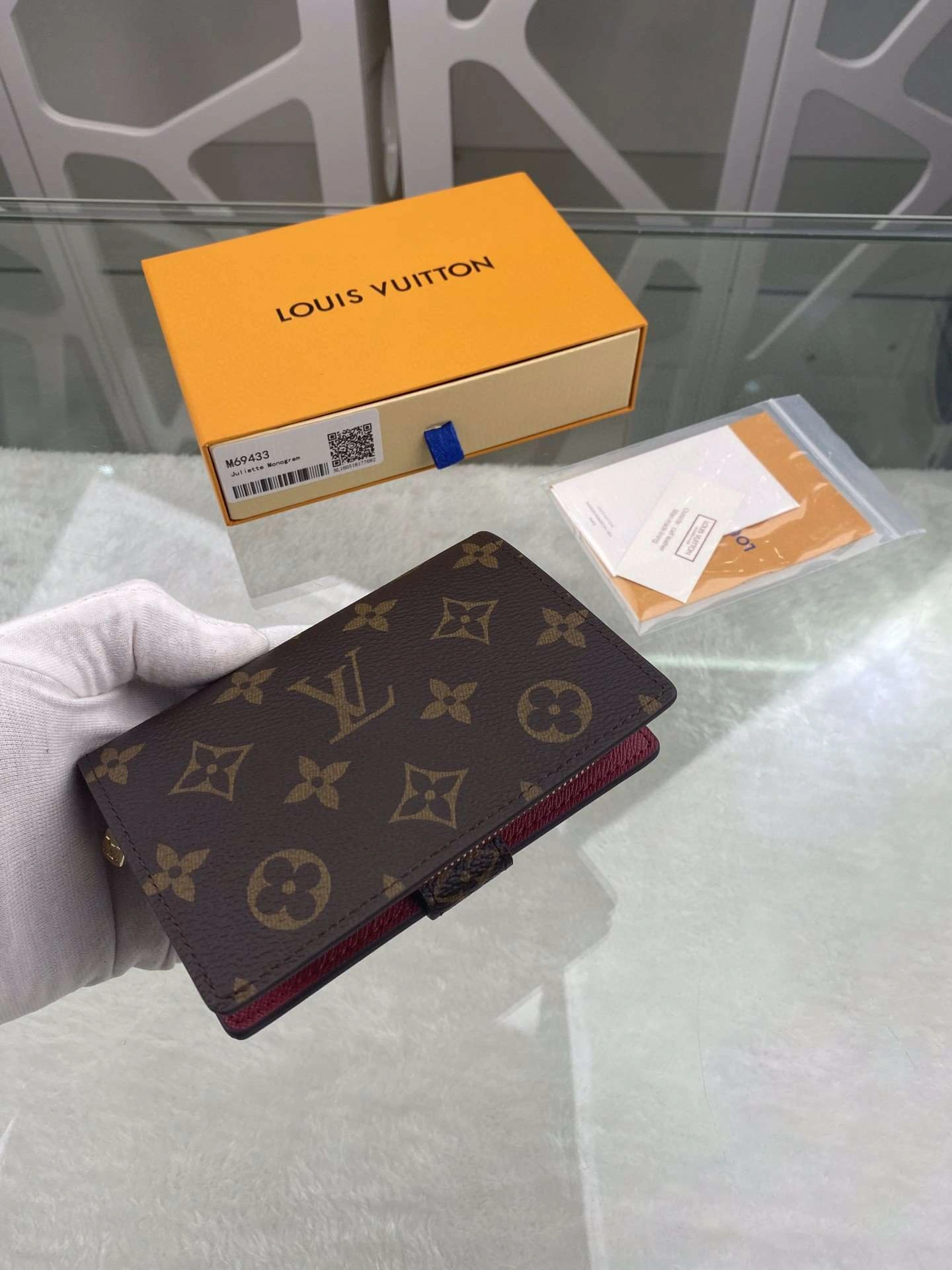 *MOMO-- M69433 cowhide item : A-B040G3019