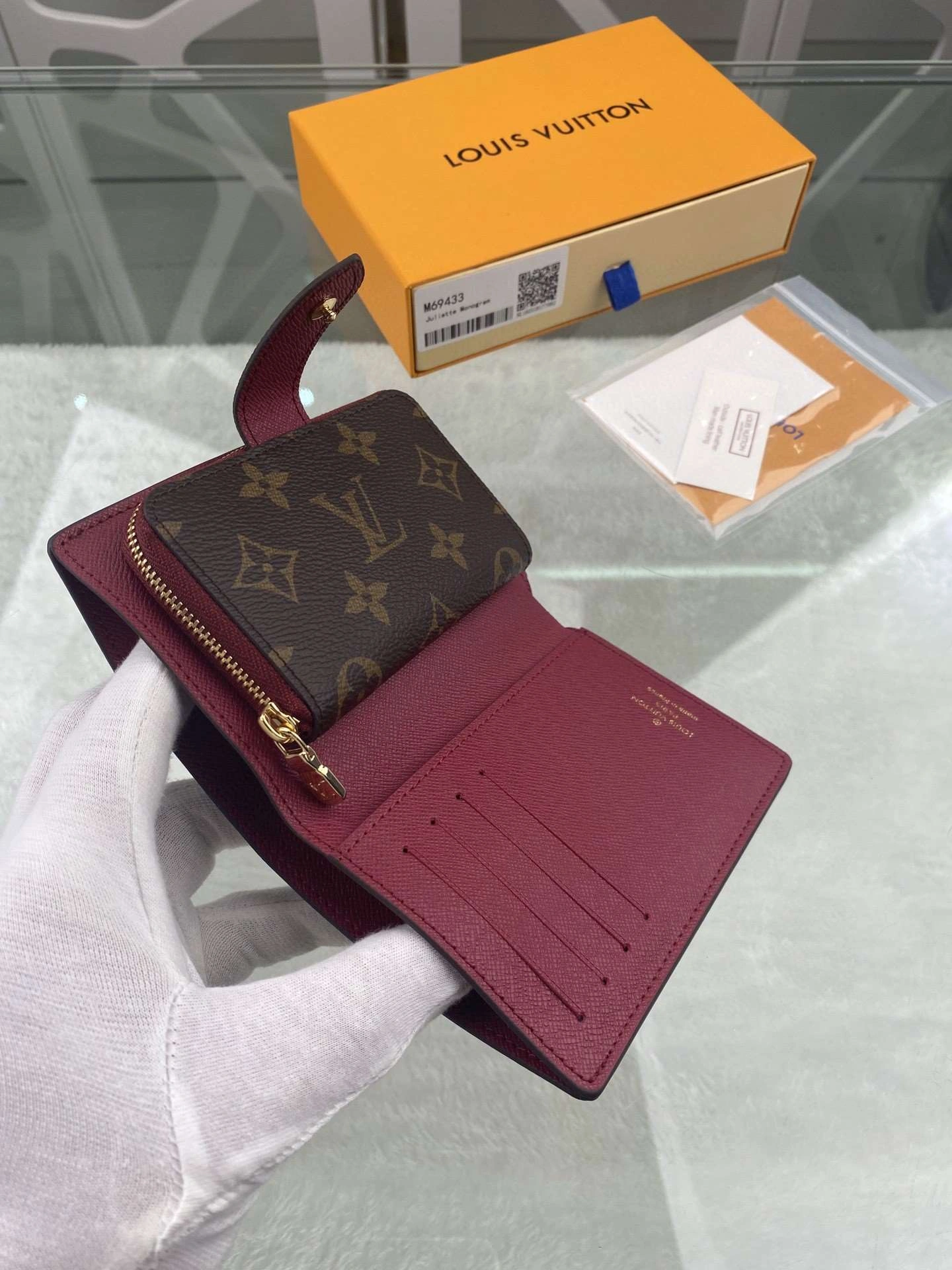 *MOMO-- M69433 cowhide item : A-B040G3019