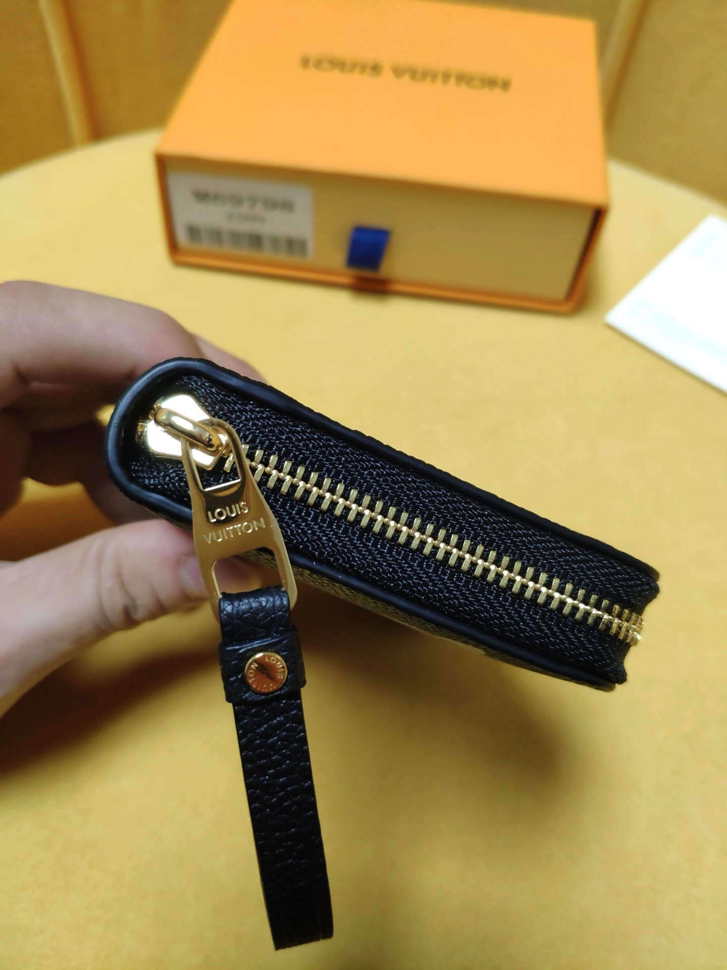 MOMO-- M69787 item：C-B808F1852R