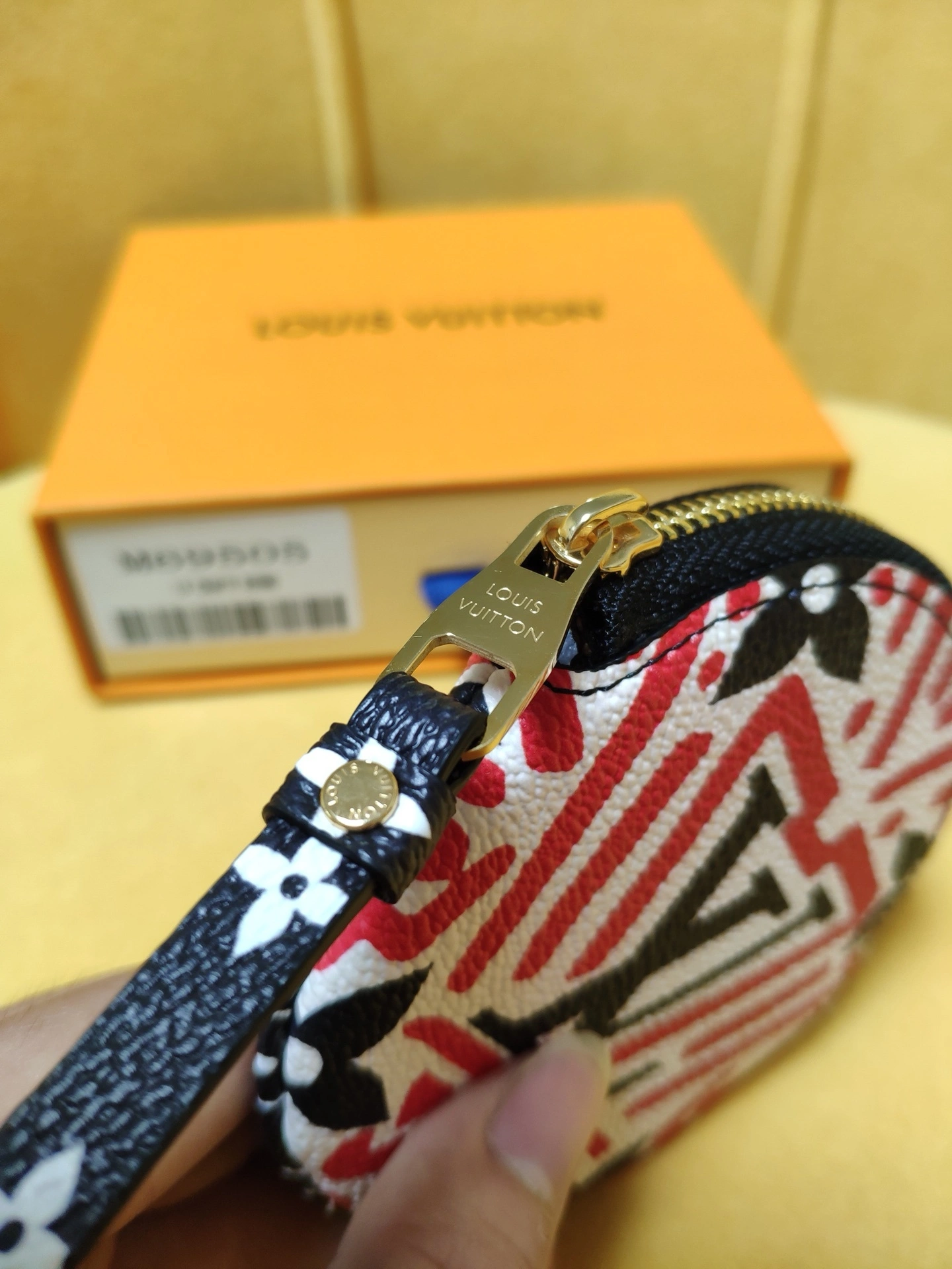 MOMO-- M69787 item：C-B808F1853R