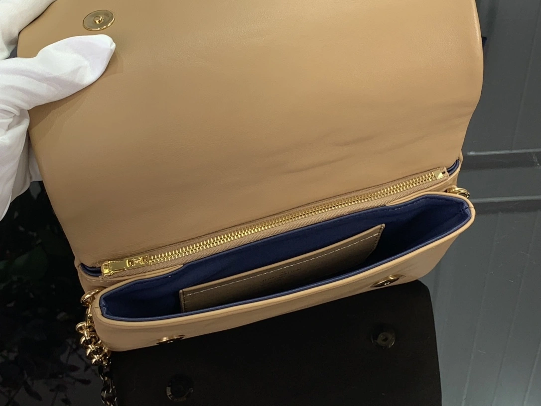 MOMO-- M80818 item：C-B063I3018V