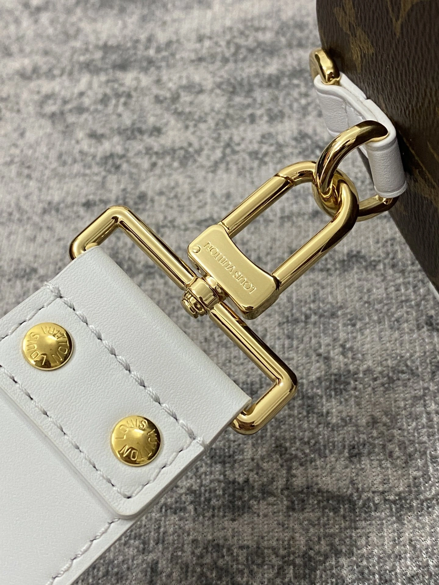 MOMO-- M81485 item：C-B808E3115R