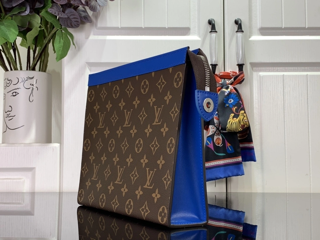 MOMO-- M82856 Pochette Voyage Monogram item:C-B063L0805R