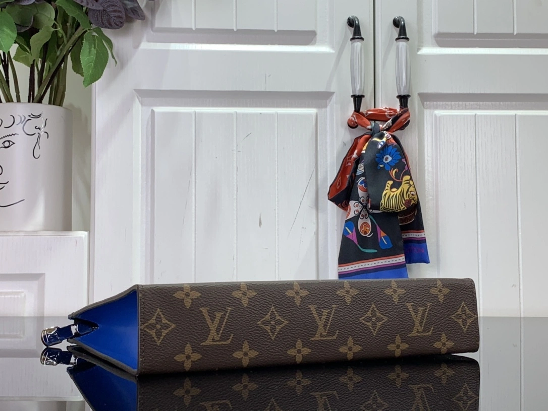 MOMO-- M82856 Pochette Voyage Monogram item:C-B063L0805R