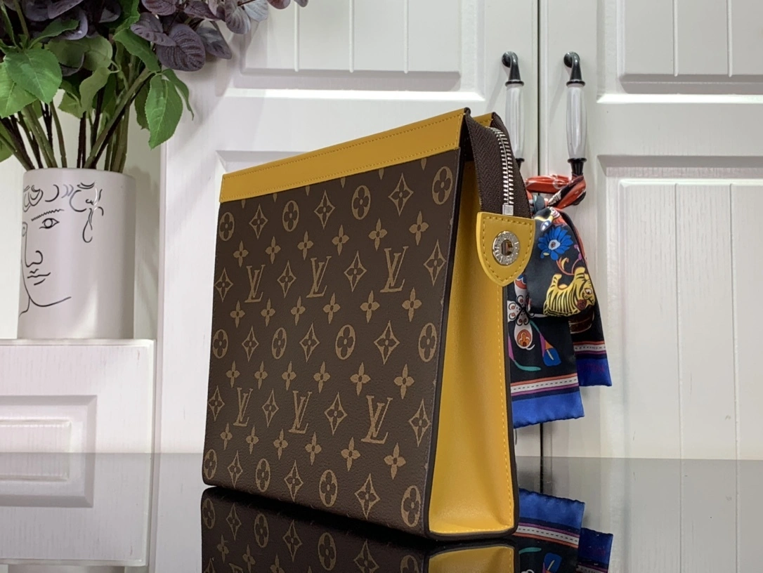 MOMO-- M82860 Pochette Voyage cowhide Monogram item:C-B063L0858R