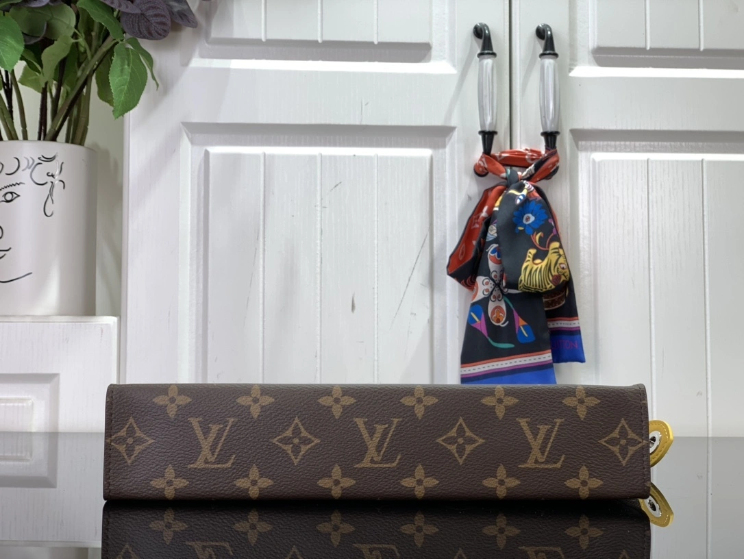 MOMO-- M82860 Pochette Voyage cowhide Monogram item:C-B063L0858R