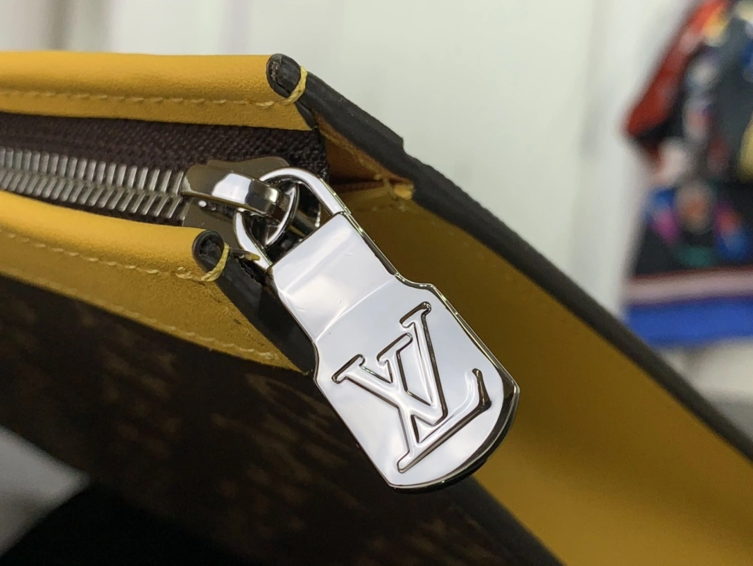MOMO-- M82860 Pochette Voyage cowhide Monogram item:C-B063L0858R
