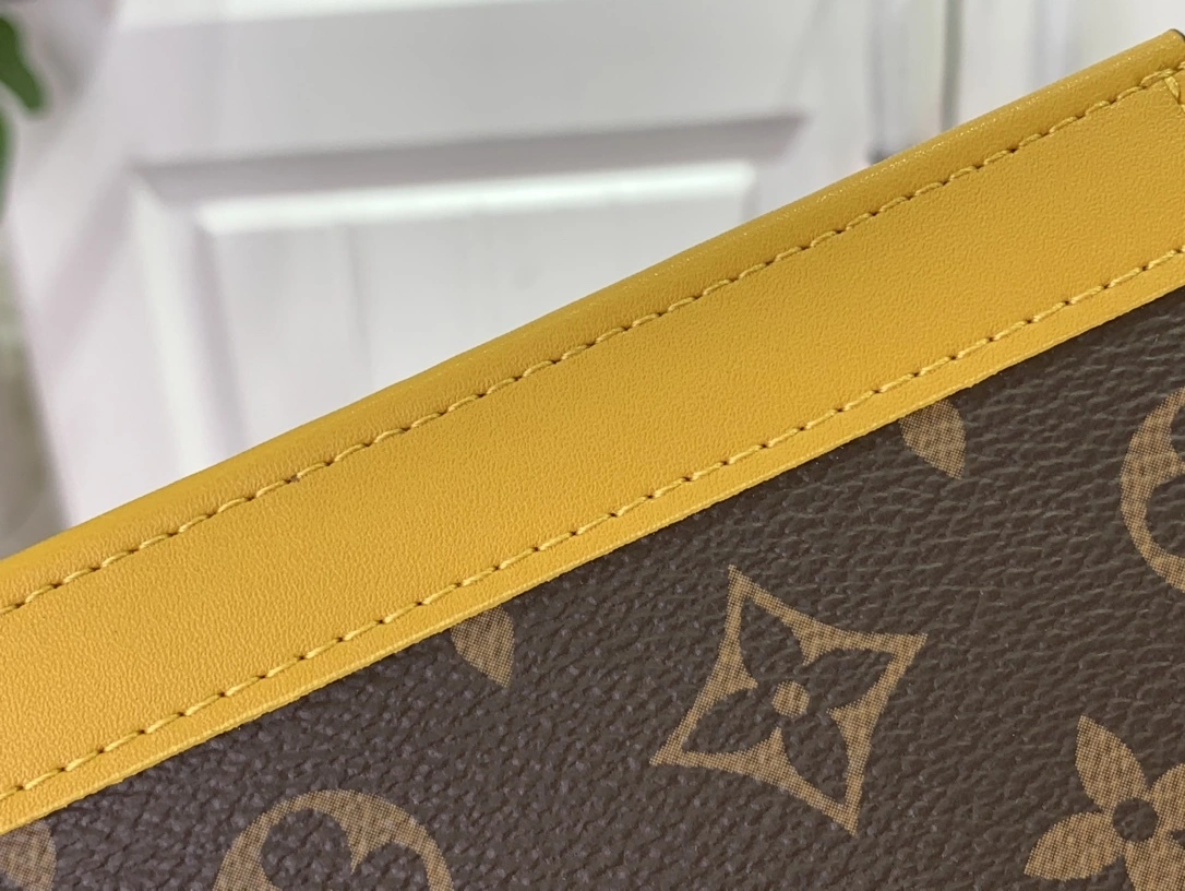 MOMO-- M82860 Pochette Voyage cowhide Monogram item:C-B063L0858R