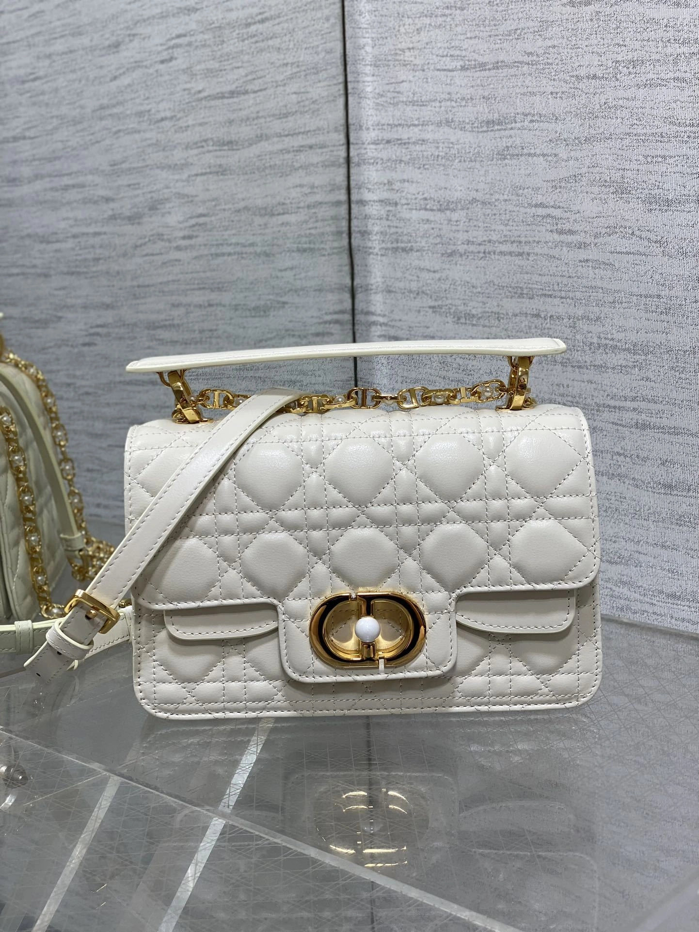 MOMO---M9271UBHI_M030 M9271UBHI-M030 Jolie cowhide item:D-B109D0633
