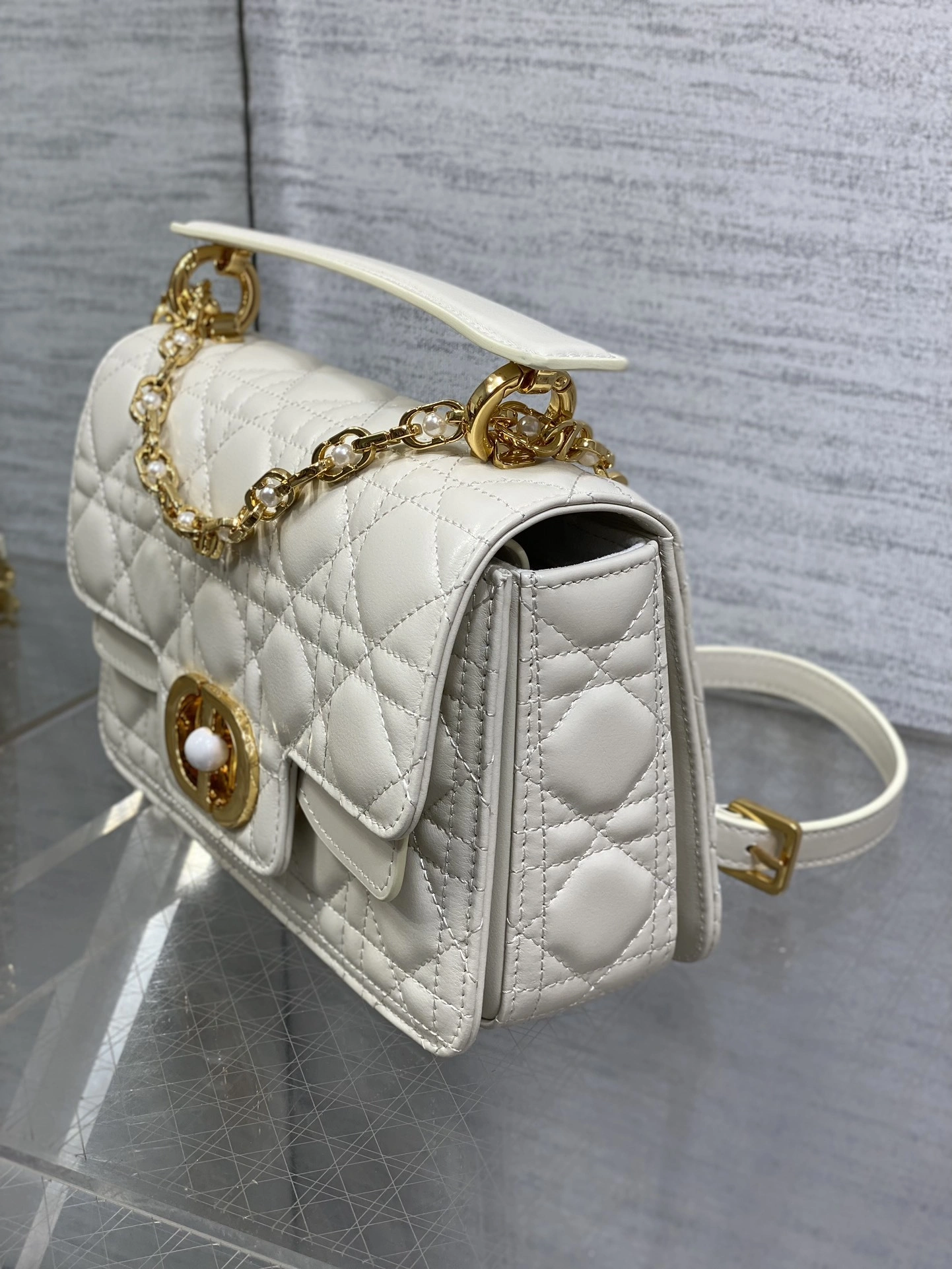 MOMO---M9271UBHI_M030 M9271UBHI-M030 Jolie cowhide item:D-B109D0633