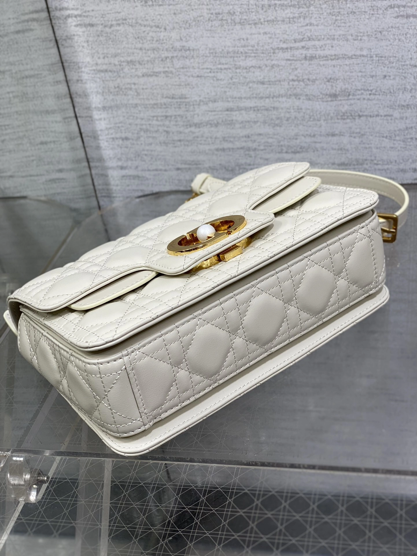MOMO---M9271UBHI_M030 M9271UBHI-M030 Jolie cowhide item:D-B109D0633