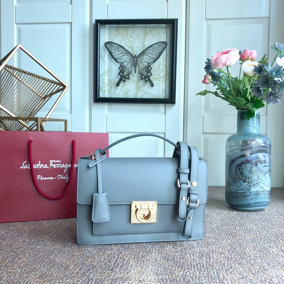 MOMO---Medium Cowhide Gancio high quality version item : 202B13K2540-3