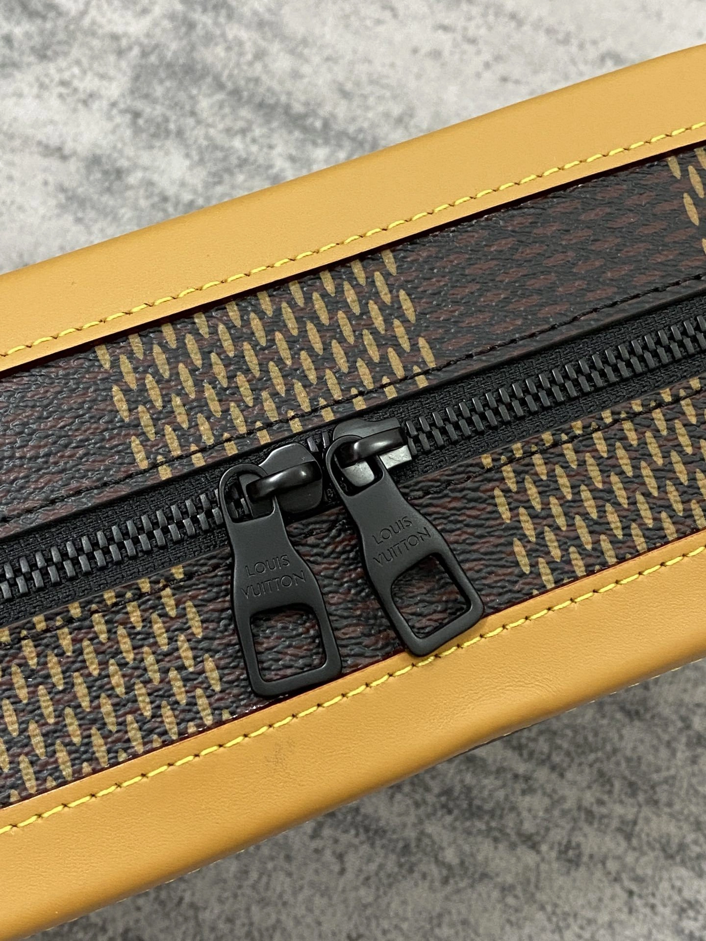 MOMO-- N40381 item：C-B808E3102R