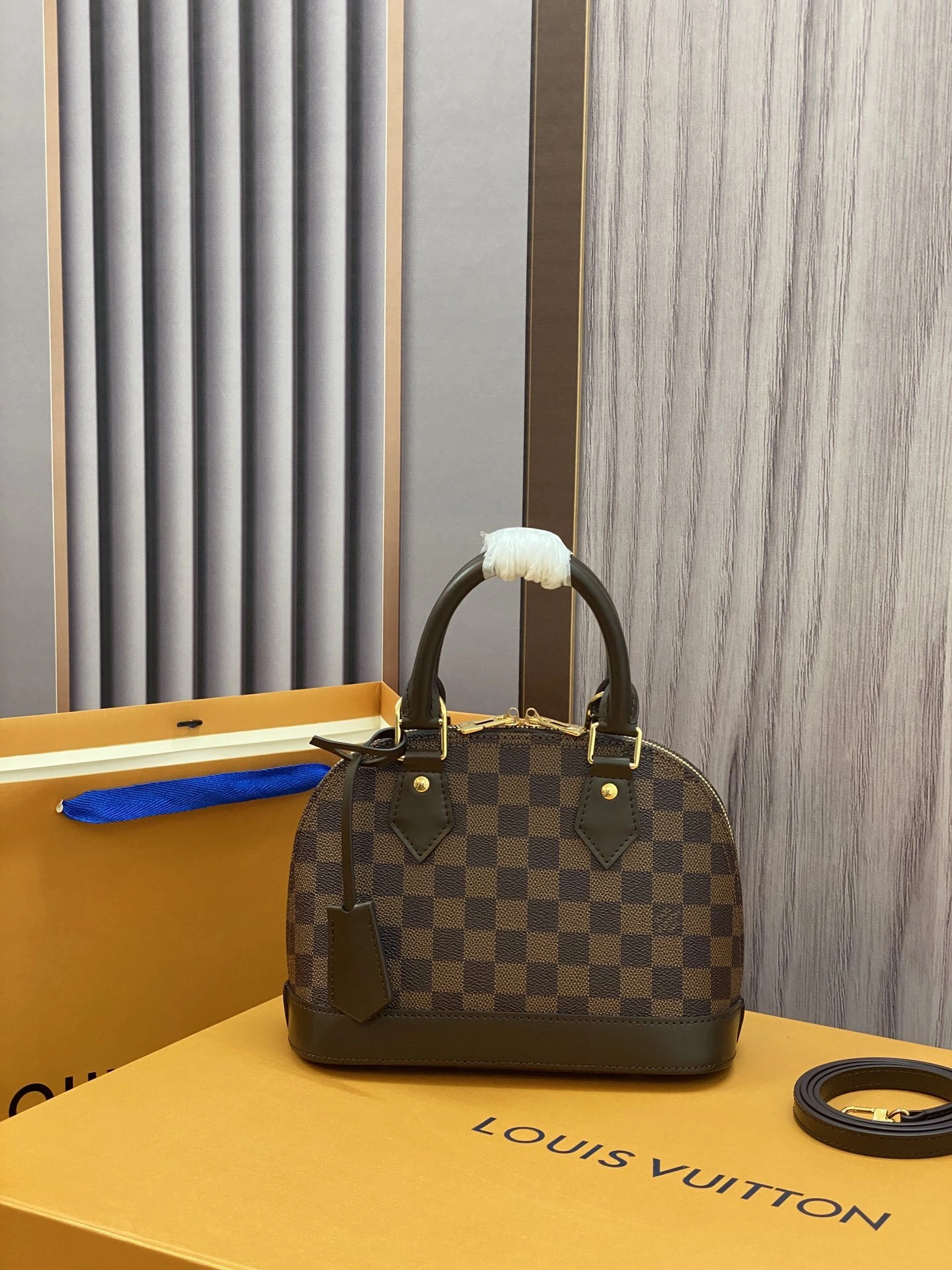 MOMO-- N41221 item：C-B808E3113R