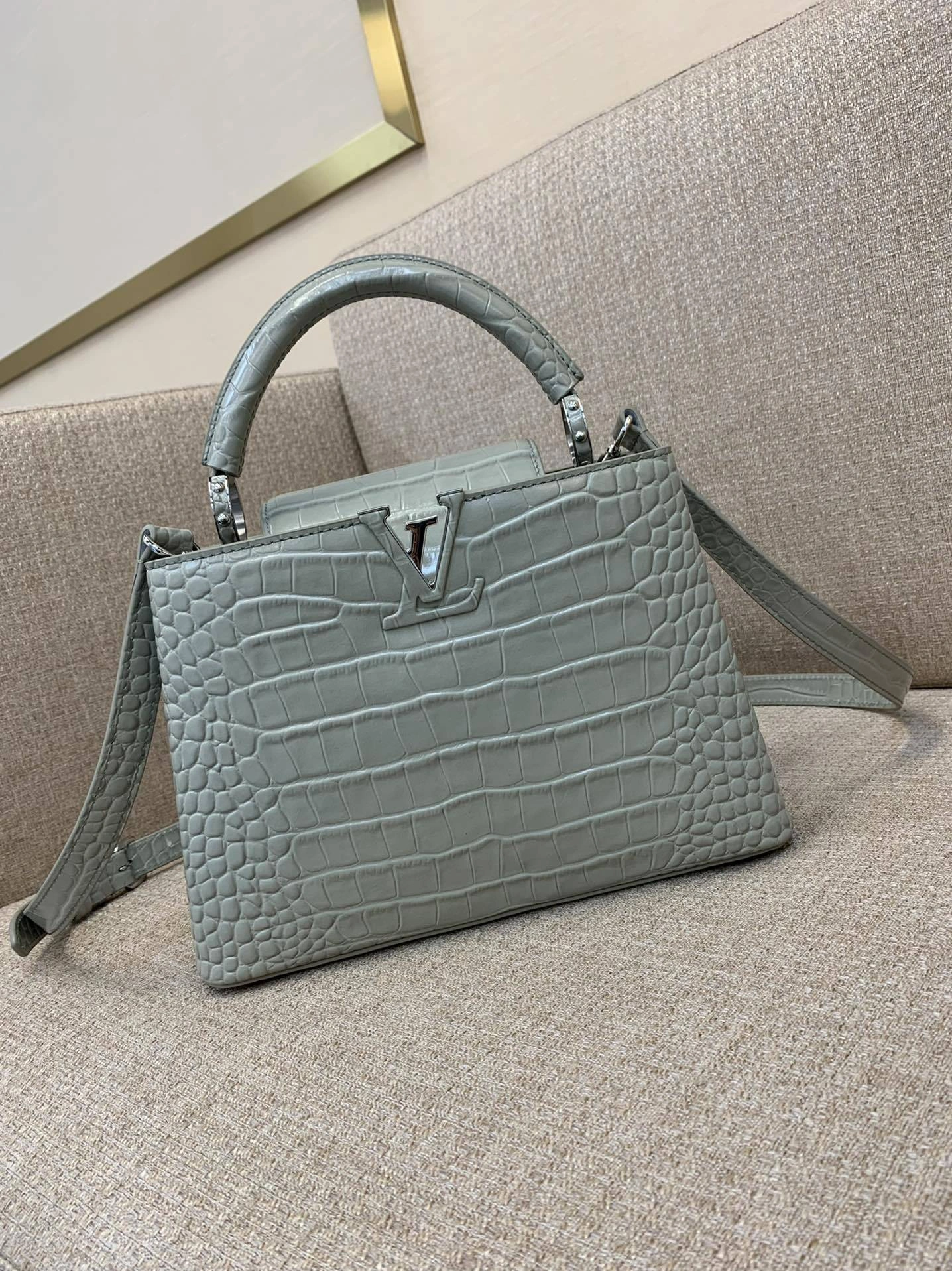 MOMO-- N99108 item:D-B063B1728R