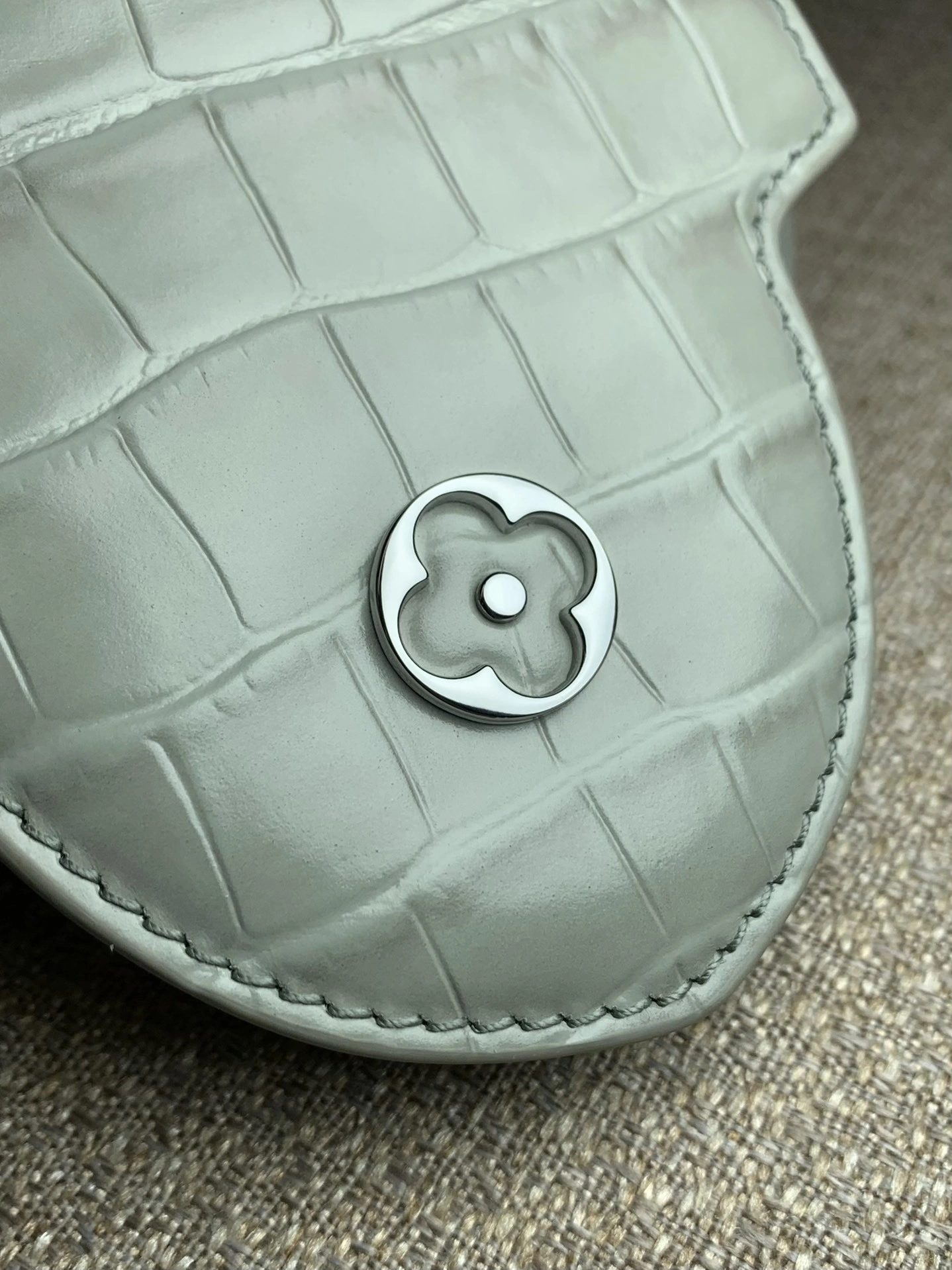 MOMO-- N99108 item:D-B063B1728R