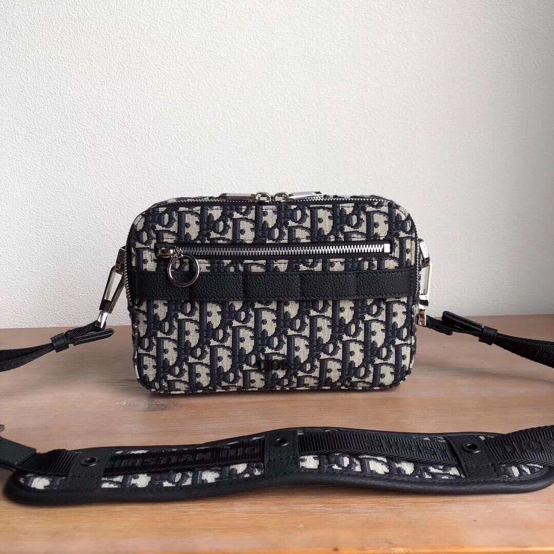 MOMO---Oblique Calfskin item :063B56E2031