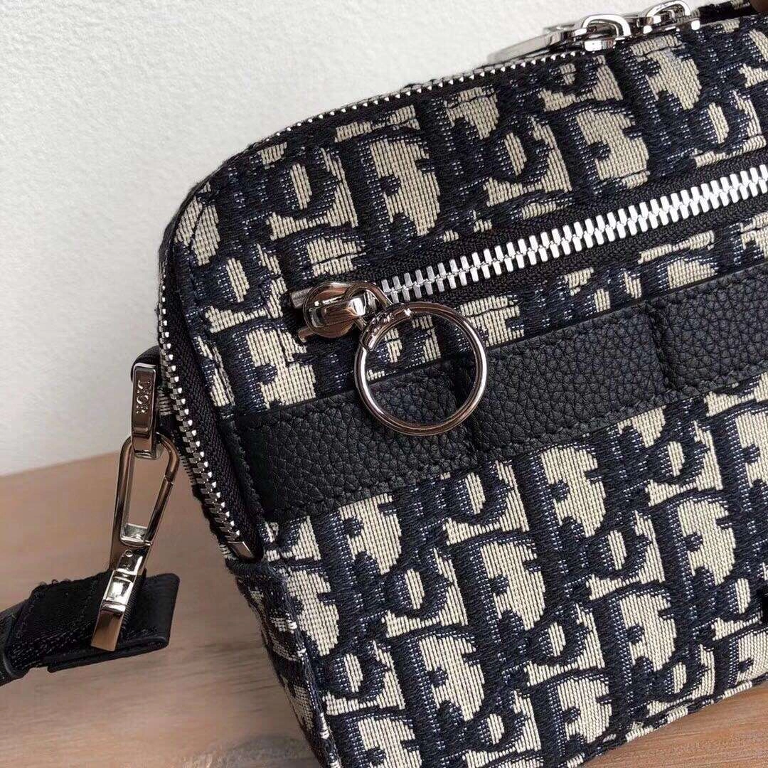 MOMO---Oblique Calfskin item :063B56E2031