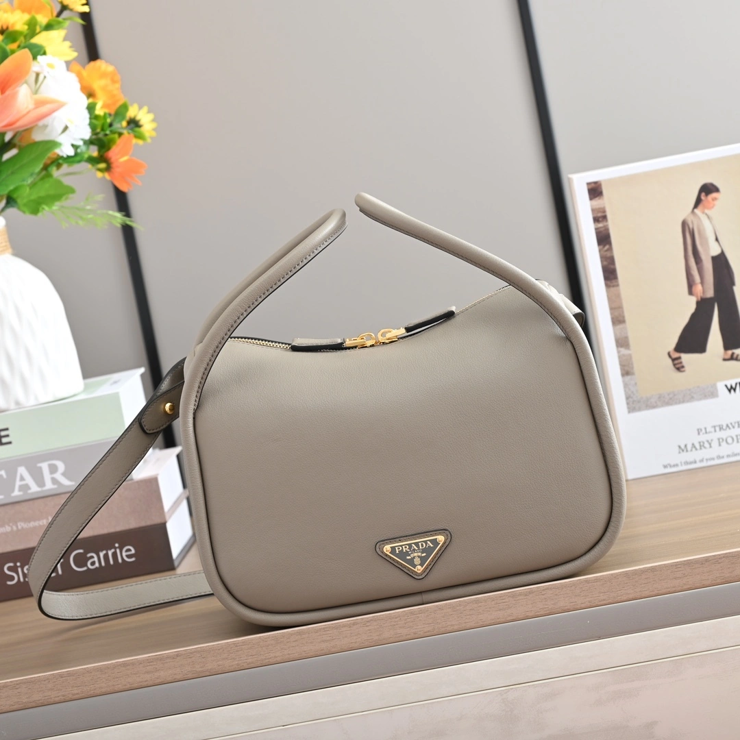MOMO-- Pr141 1BA451_2CYS_F03AN Calfskin item:D-B564G2282