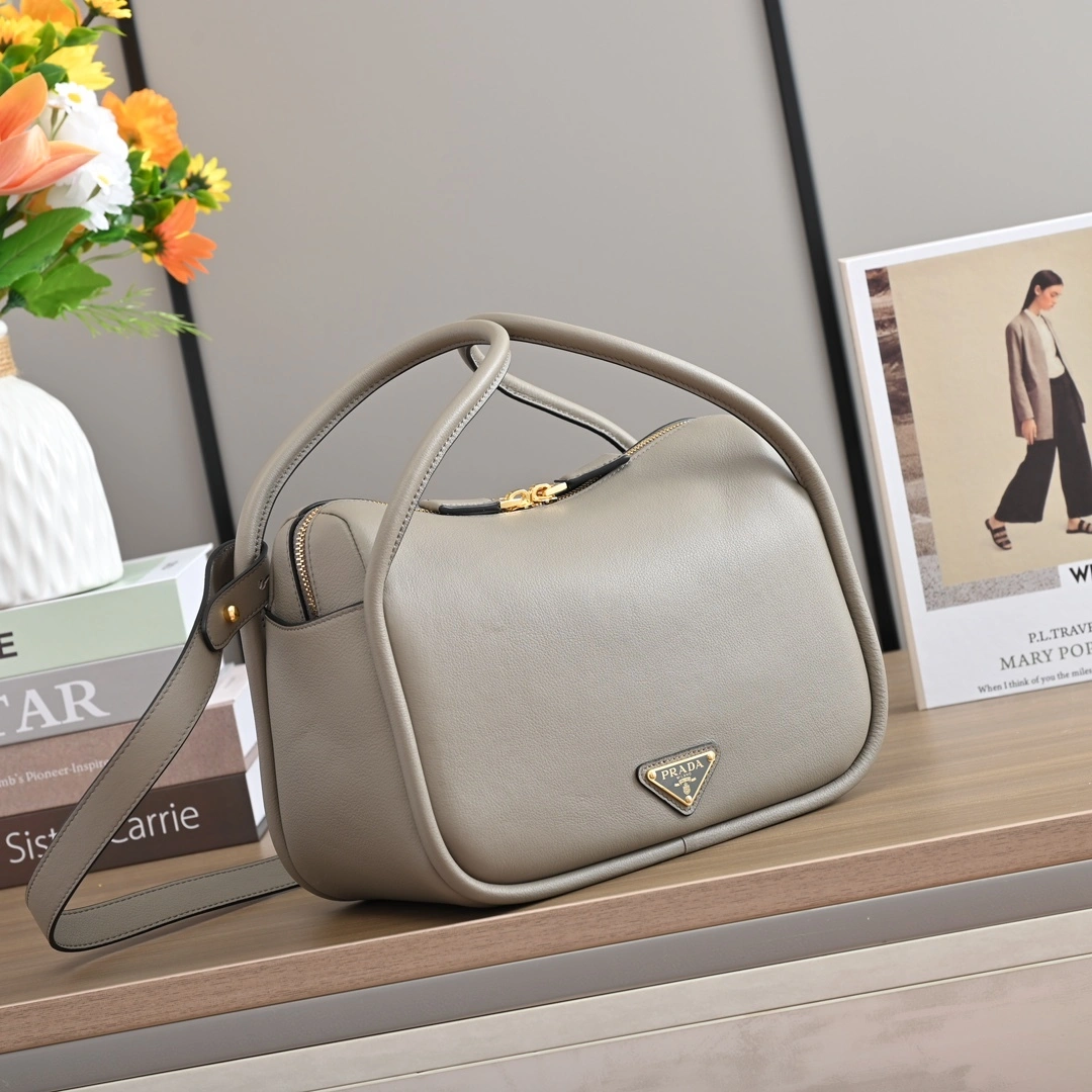 MOMO-- Pr141 1BA451_2CYS_F03AN Calfskin item:D-B564G2282
