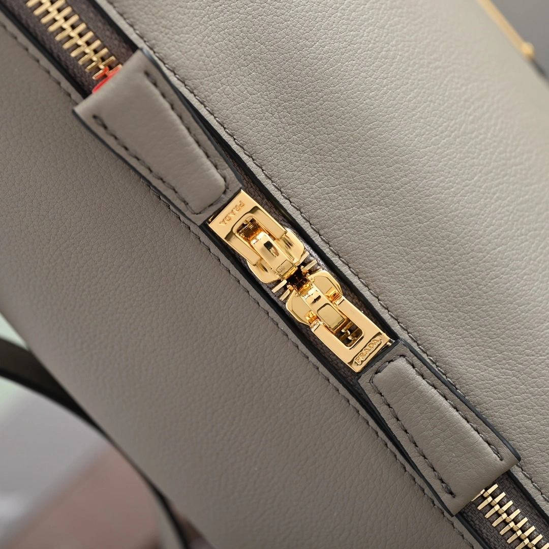 MOMO-- Pr141 1BA451_2CYS_F03AN Calfskin item:D-B564G2282