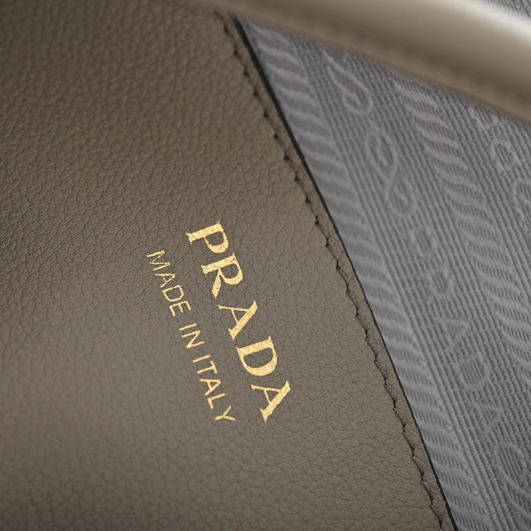 MOMO-- Pr141 1BA451_2CYS_F03AN Calfskin item:D-B564G2282