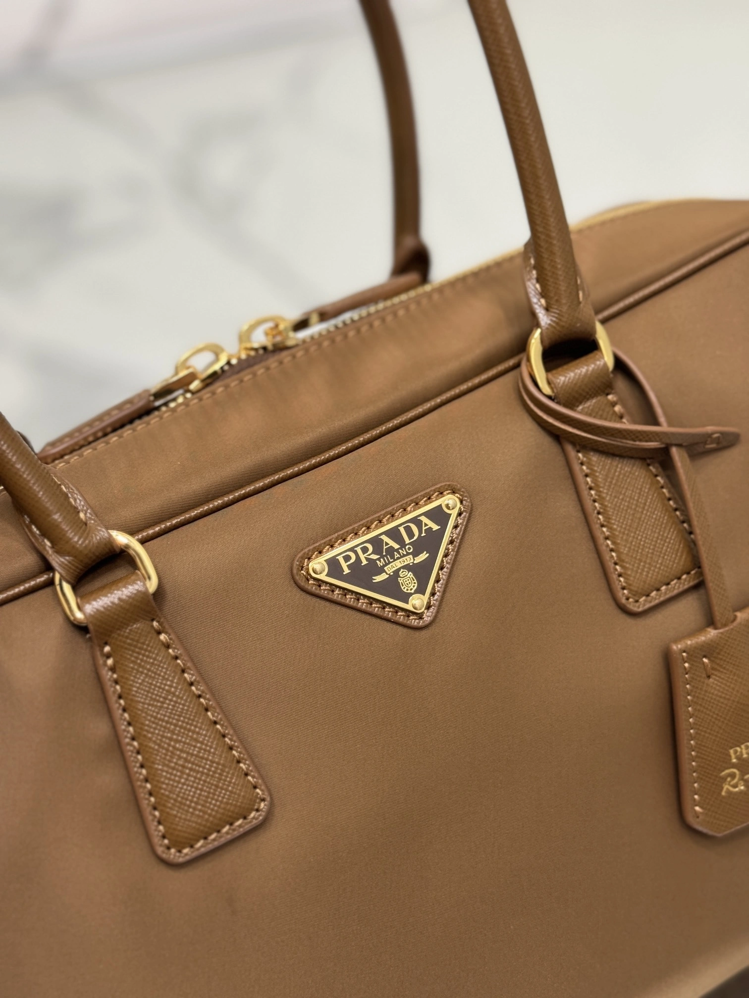 MOMO-- Pr141 1BB114_R064_F0594_V_OOO Saffiano item:D-B225K1023