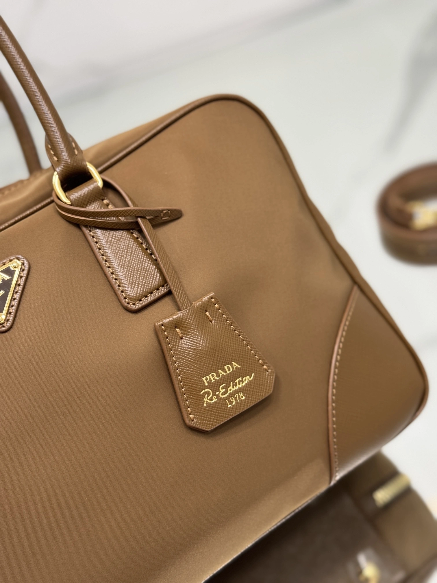 MOMO-- Pr141 1BB114_R064_F0594_V_OOO Saffiano item:D-B225K1023