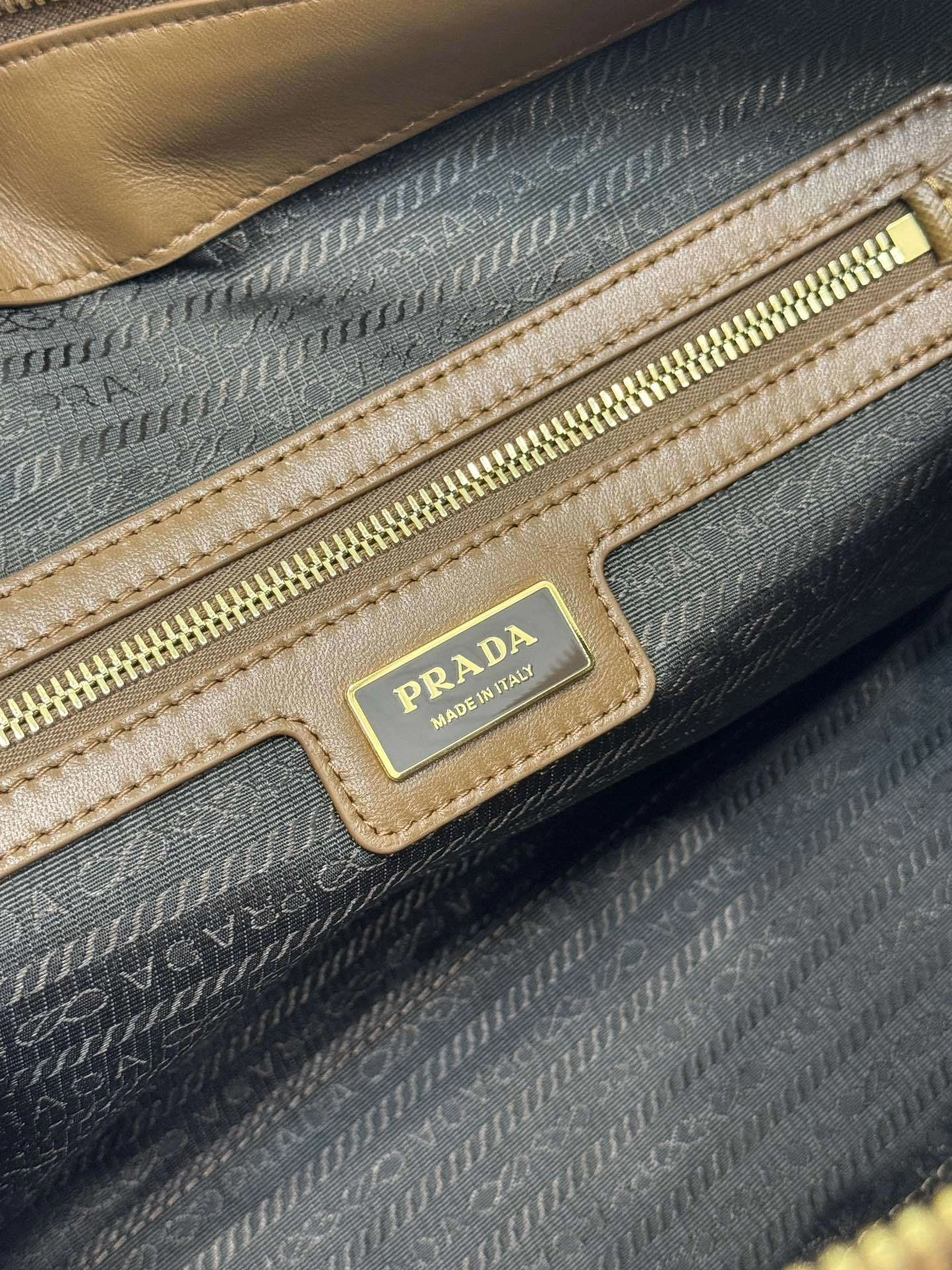 MOMO-- Pr141 1BB114_R064_F0594_V_OOO Saffiano item:D-B225K1023