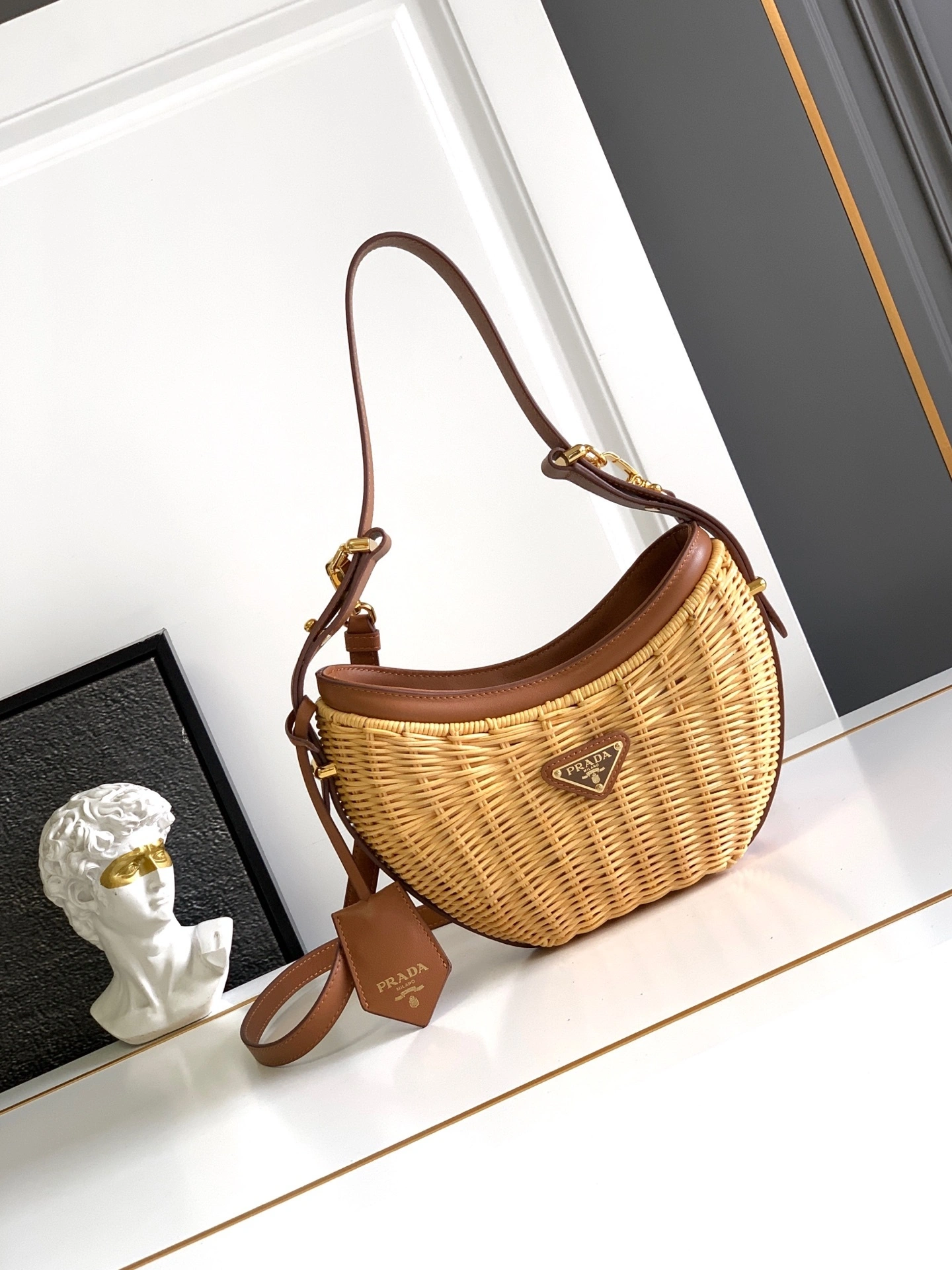 MOMO-- Pr141 1BC202_2CYF_F0018 high quality version cowhide item:E-B225K0615