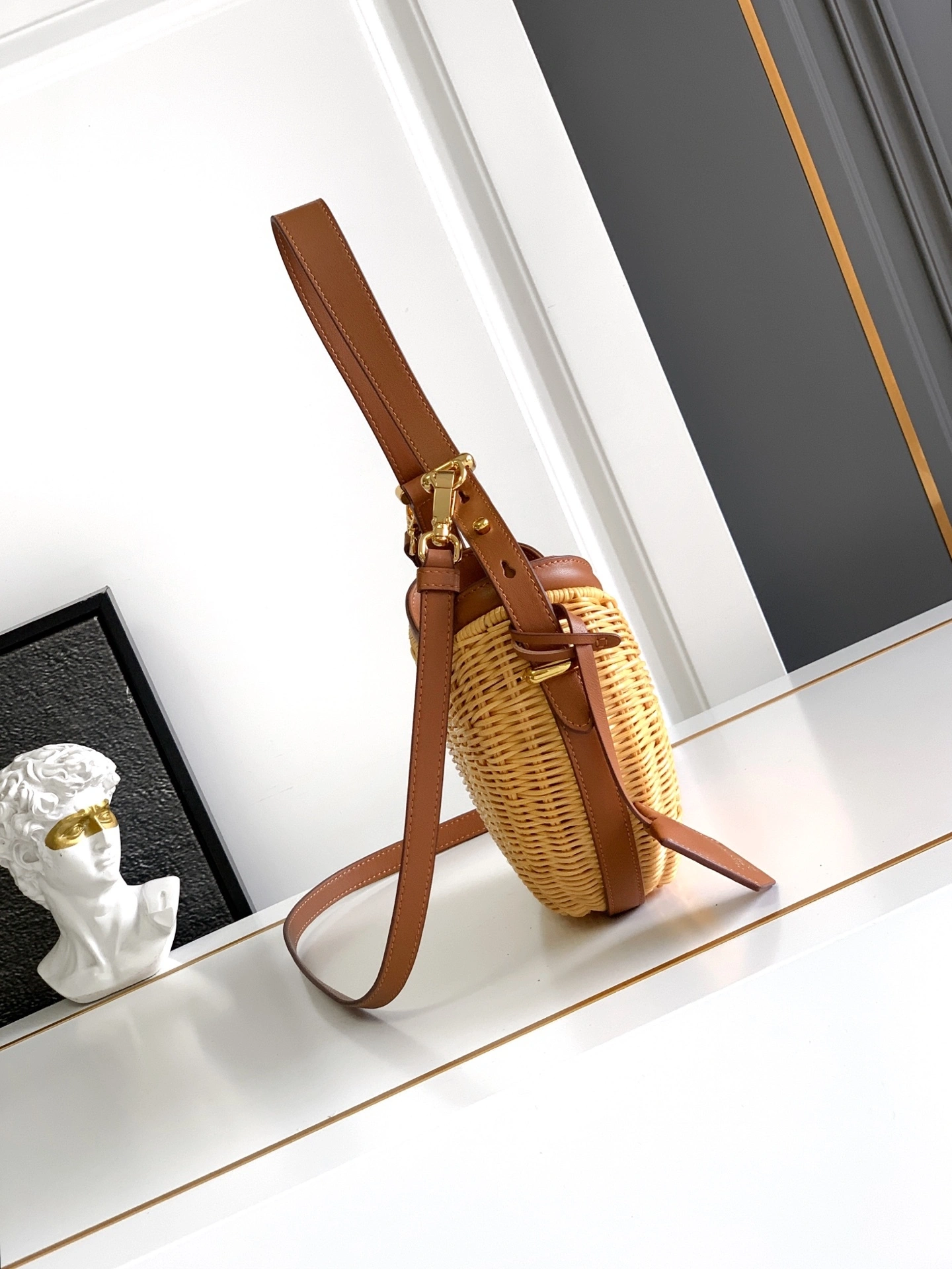 MOMO-- Pr141 1BC202_2CYF_F0018 high quality version cowhide item:E-B225K0615