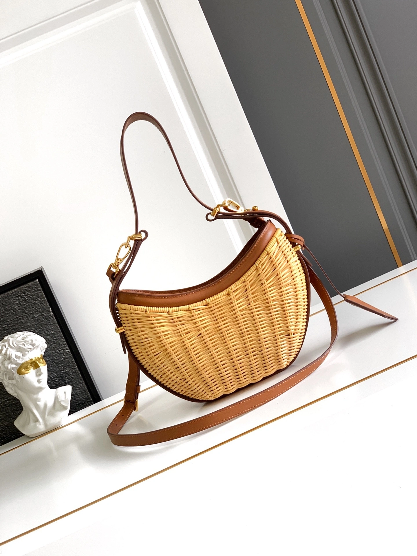 MOMO-- Pr141 1BC202_2CYF_F0018 high quality version cowhide item:E-B225K0615
