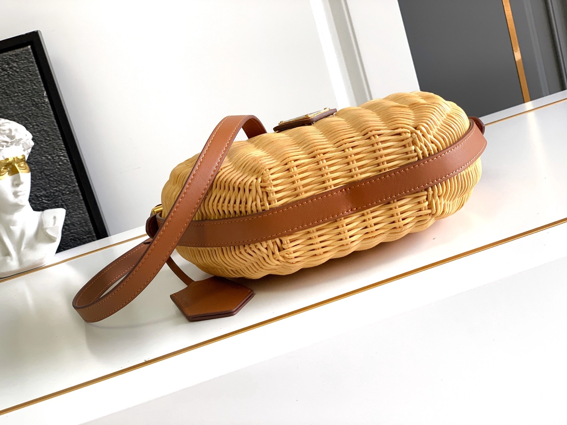 MOMO-- Pr141 1BC202_2CYF_F0018 high quality version cowhide item:E-B225K0615