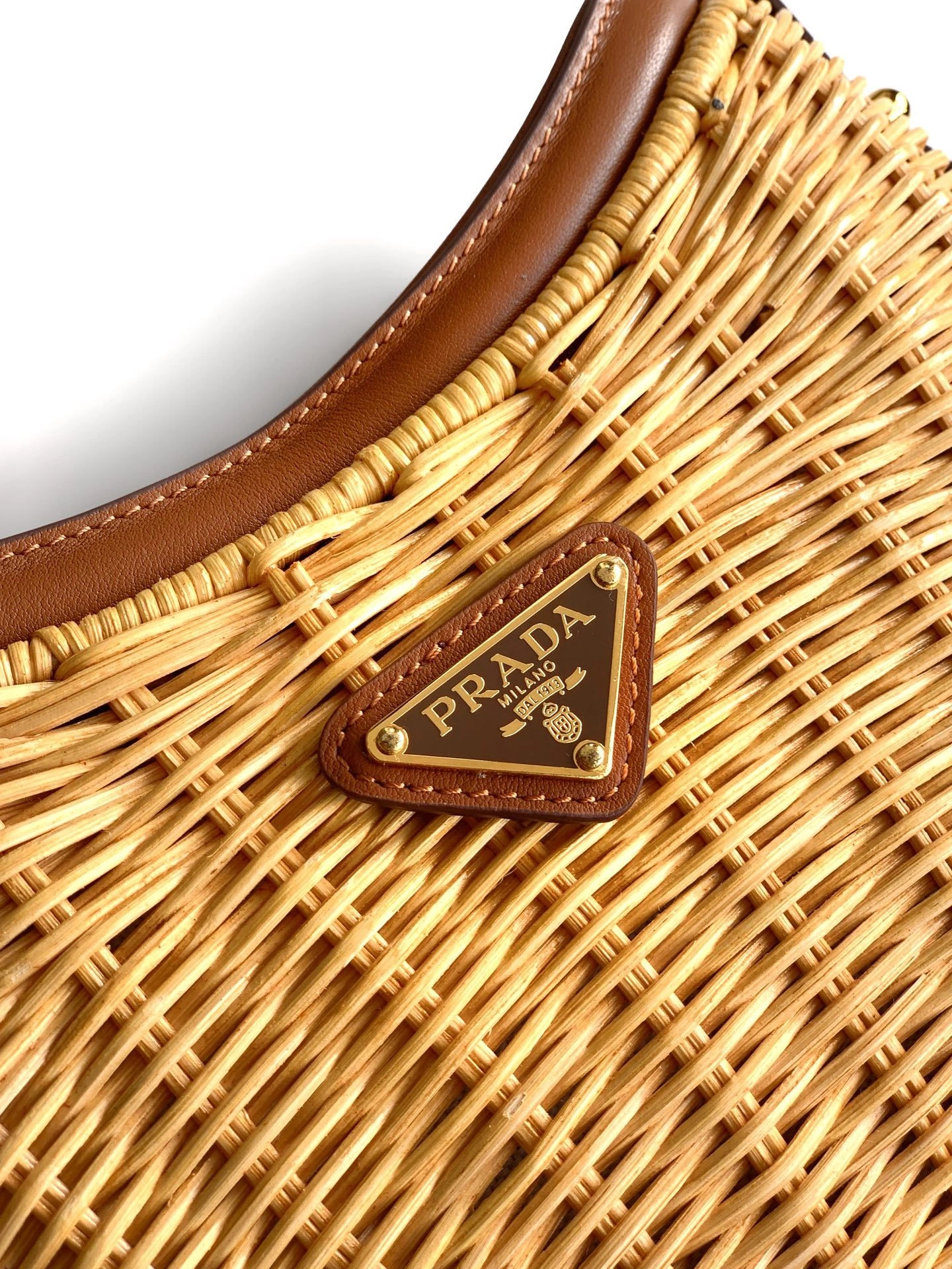 MOMO-- Pr141 1BC202_2CYF_F0018 high quality version cowhide item:E-B225K0615