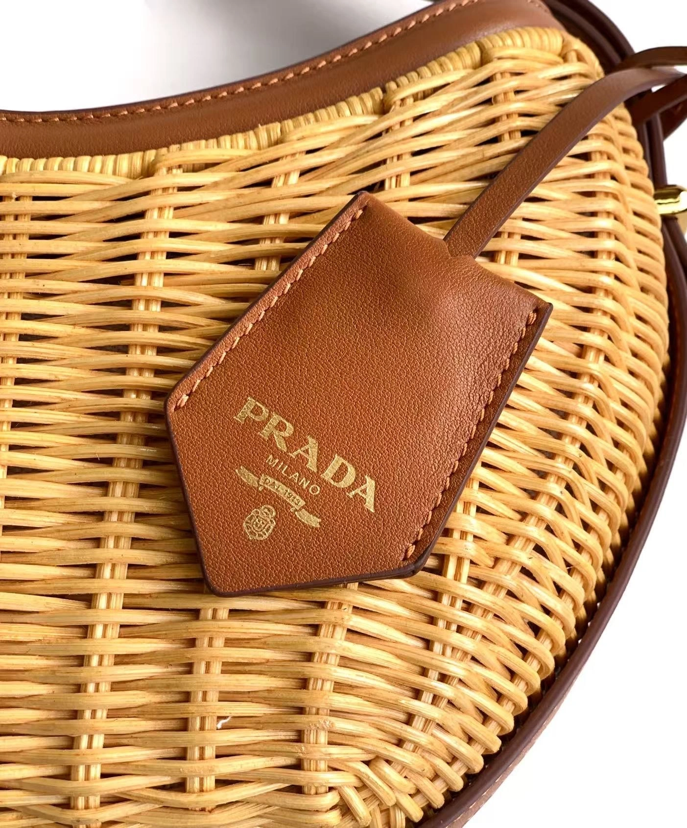 MOMO-- Pr141 1BC202_2CYF_F0018 high quality version cowhide item:E-B225K0615