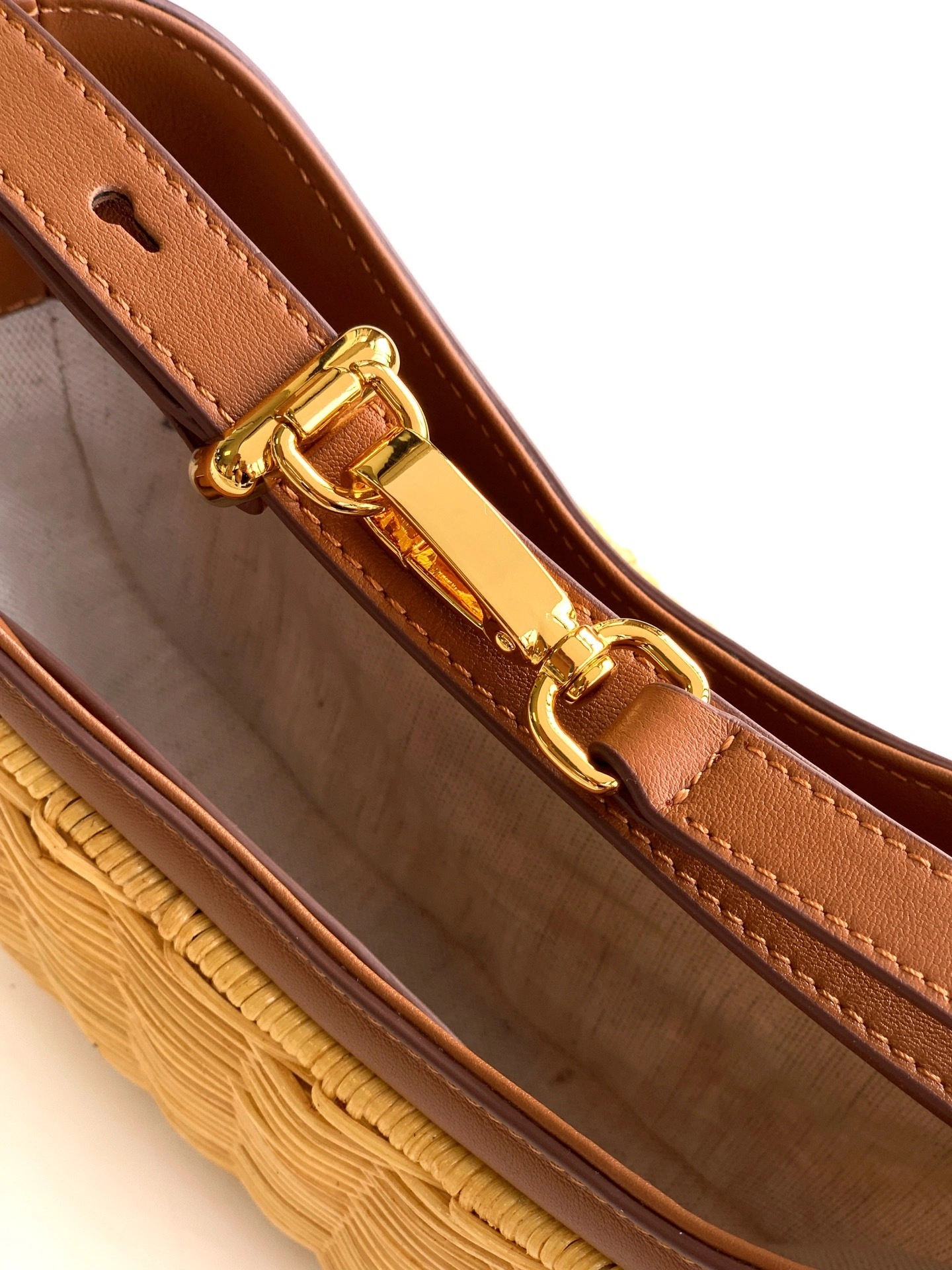 MOMO-- Pr141 1BC202_2CYF_F0018 high quality version cowhide item:E-B225K0615