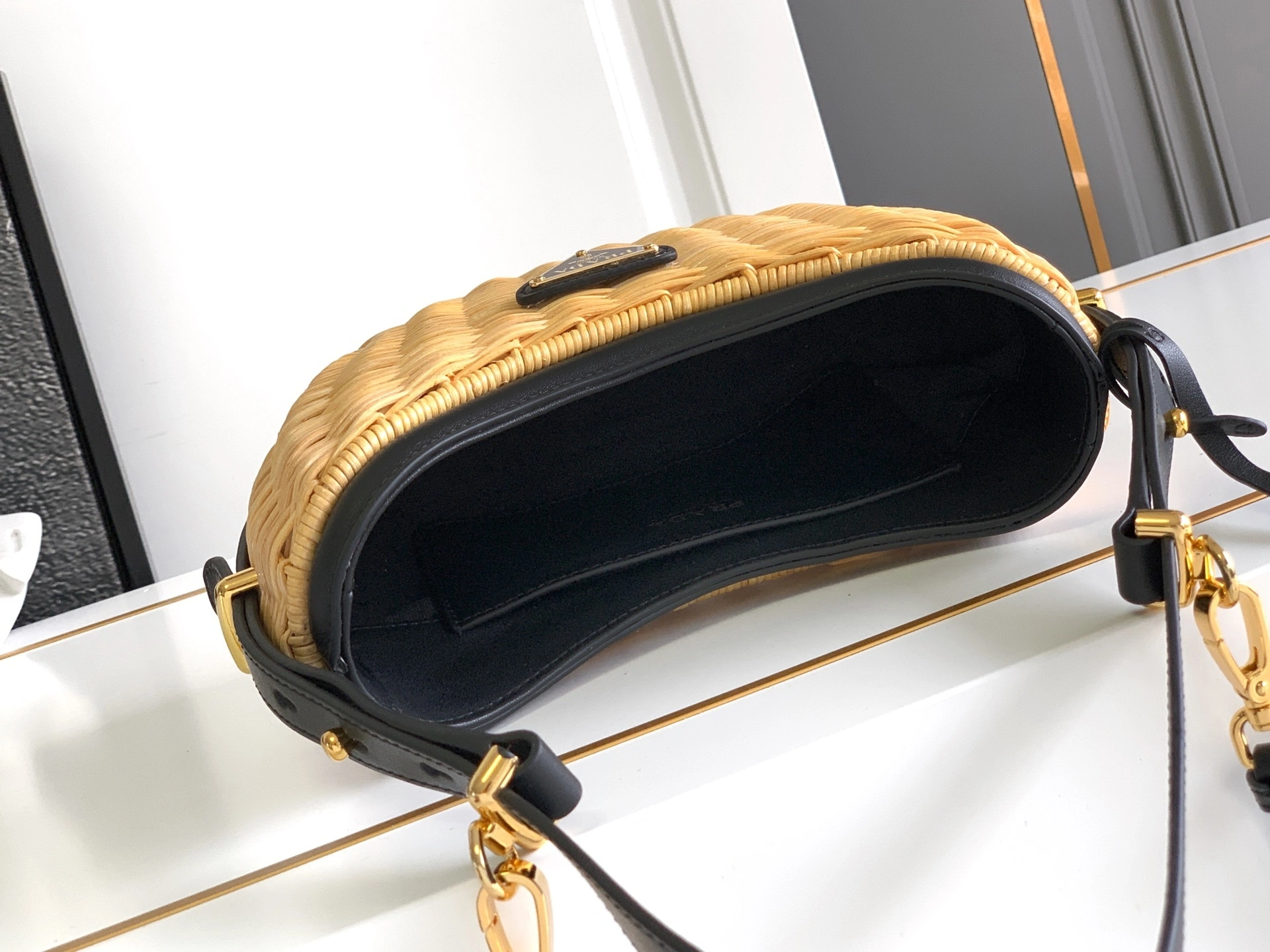 MOMO-- Pr141 1BC202_2CYF_F0I55 high quality version cowhide item:E-B225K0616