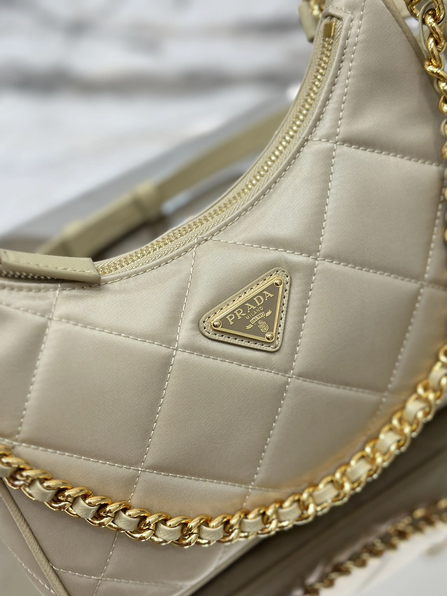 MOMO-- Pr141 1BC204_2AOS_F0F24_V_QOO Hobo high quality version item:D-B225K2261
