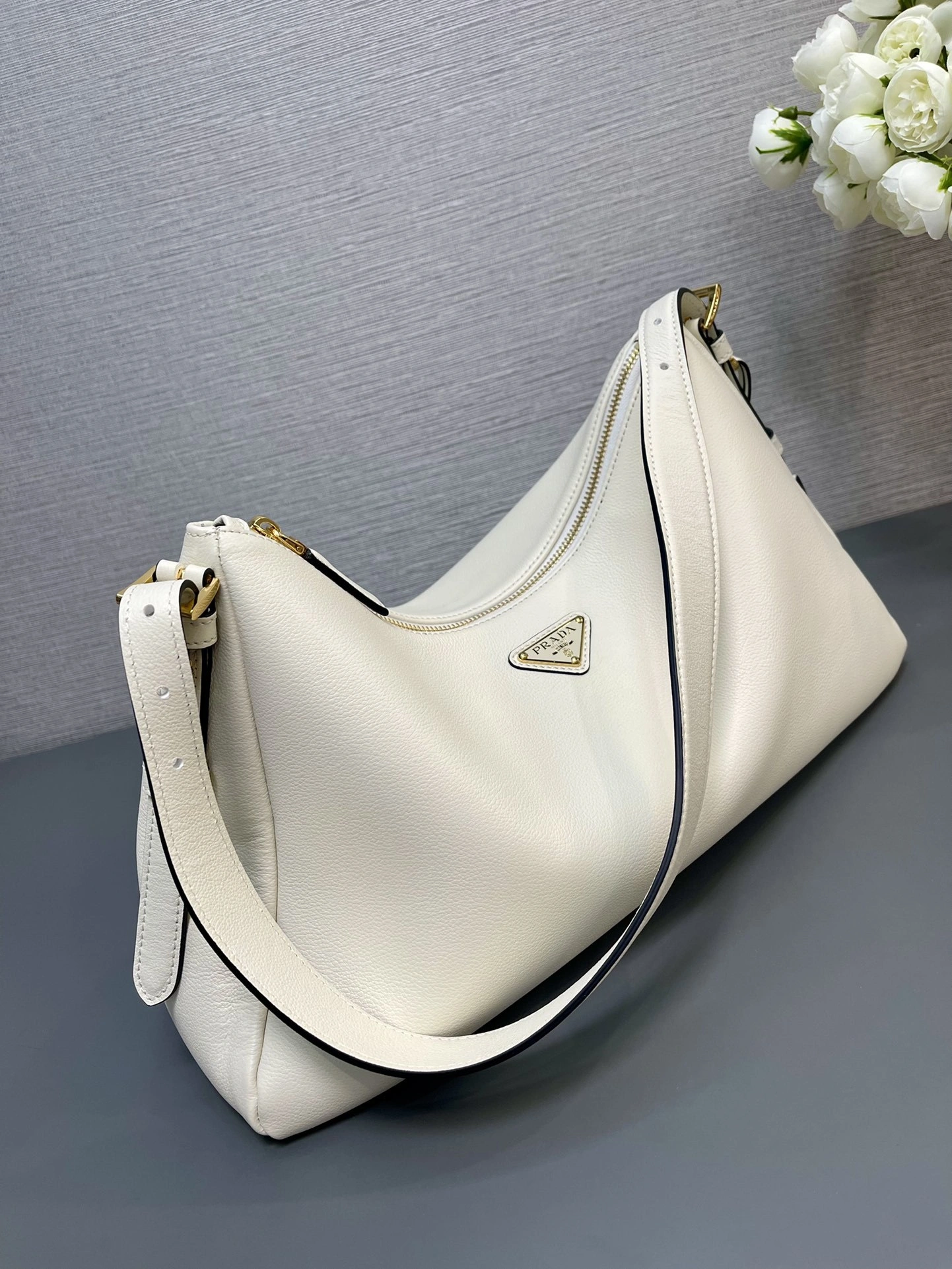 MOMO-- Pr141 1BC228_2CYS_F0PG7_V_LVM high quality version item:D-B063K1918