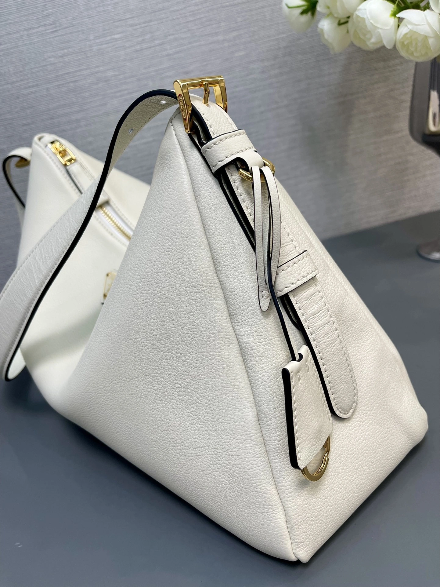 MOMO-- Pr141 1BC228_2CYS_F0PG7_V_LVM high quality version item:D-B063K1918