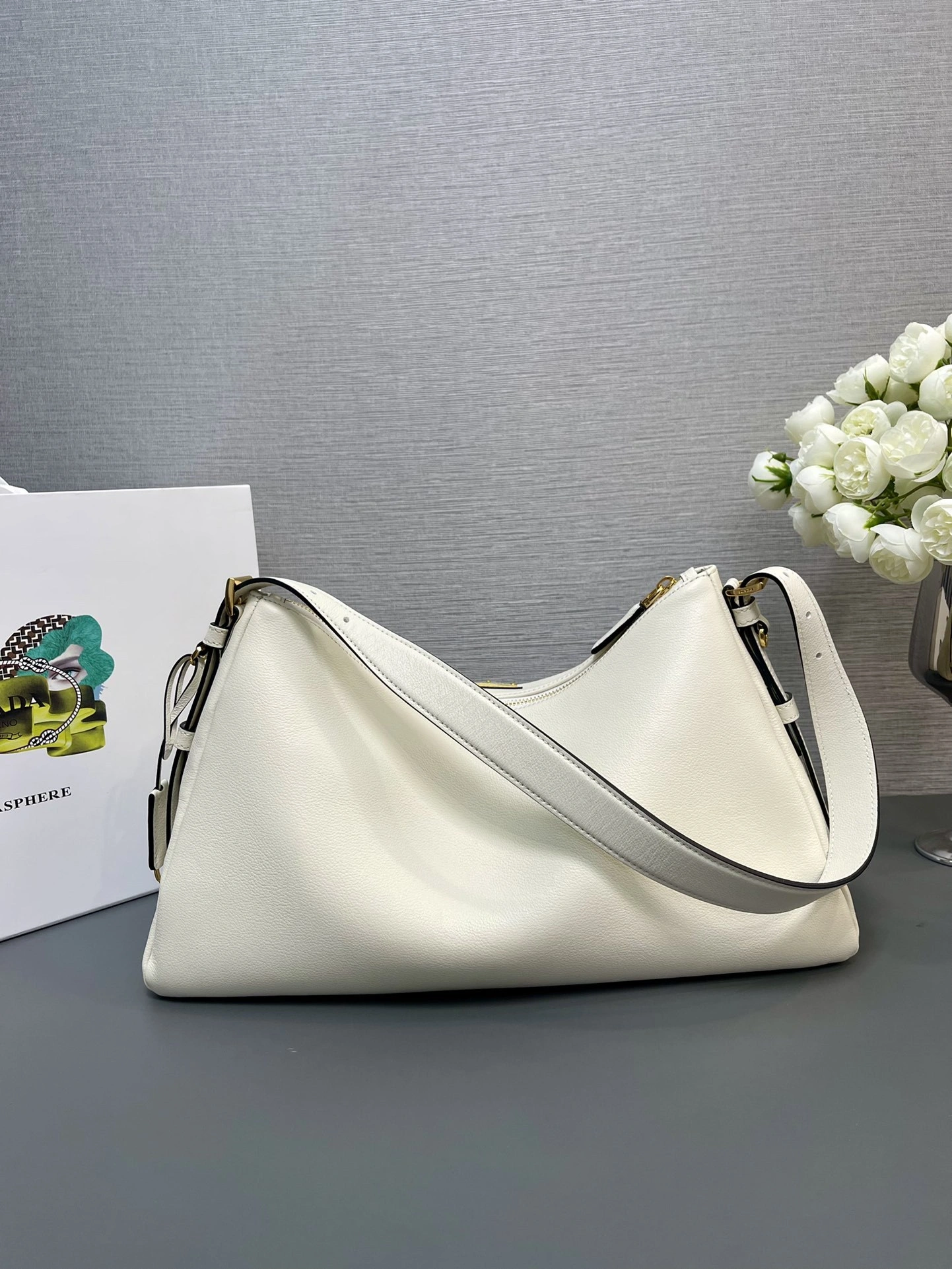 MOMO-- Pr141 1BC228_2CYS_F0PG7_V_LVM high quality version item:D-B063K1918